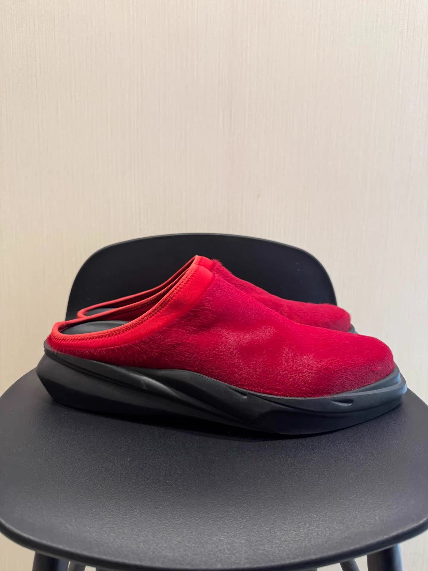 1017 ALYX 9SM 1017 ALYX 9SM horsehair slippers, mule slides。 Q8 Size US 10 / EU 43 - 2 Thumbnail