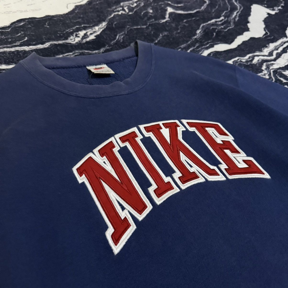 Vintage Vintage nike swoosh sweatshirt crewneck Size US M / EU 48-50 / 2 - 5 Thumbnail