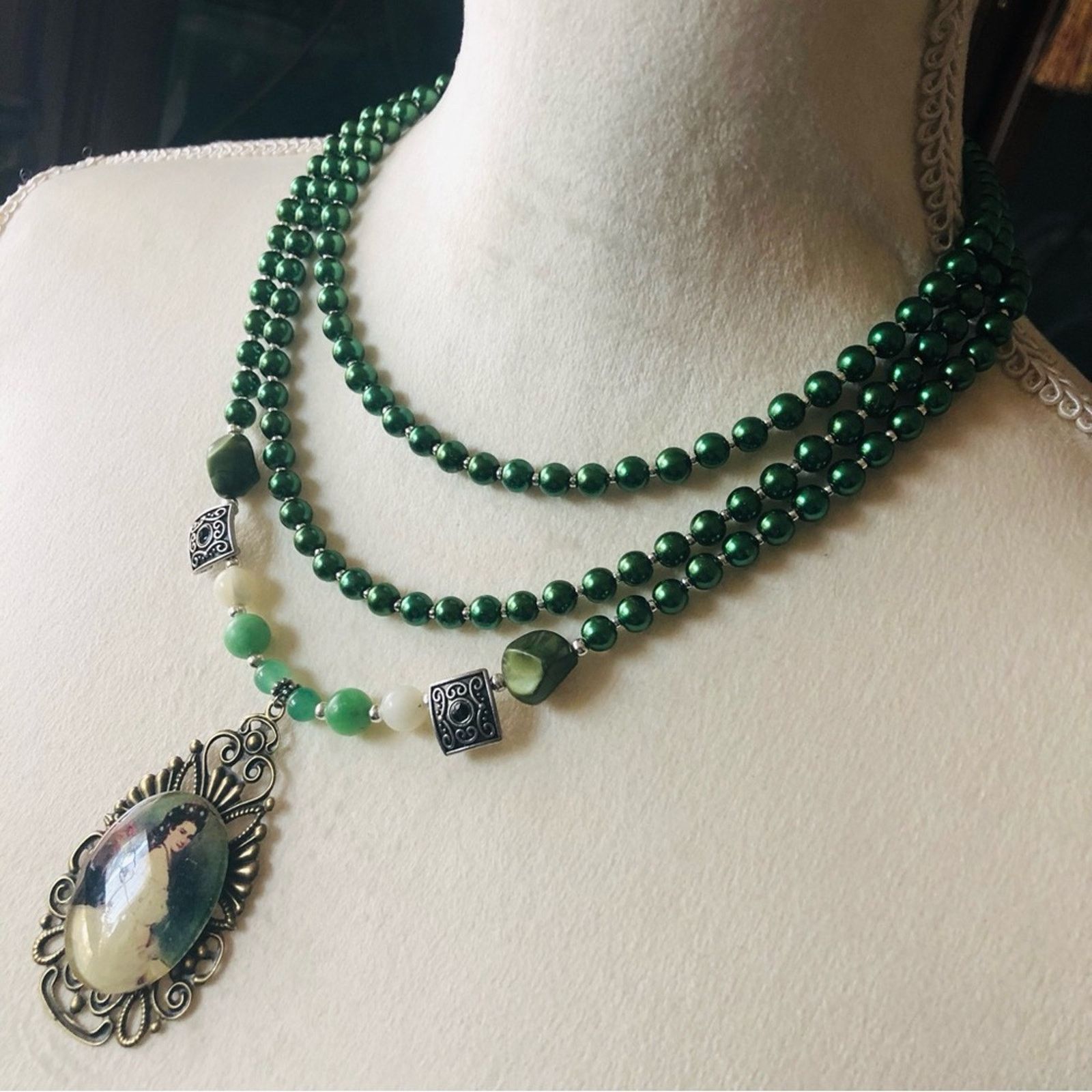 Handmade Handcrafted repurpose victorian lady cameo Pearl necklace Size ONE SIZE - 4 Thumbnail