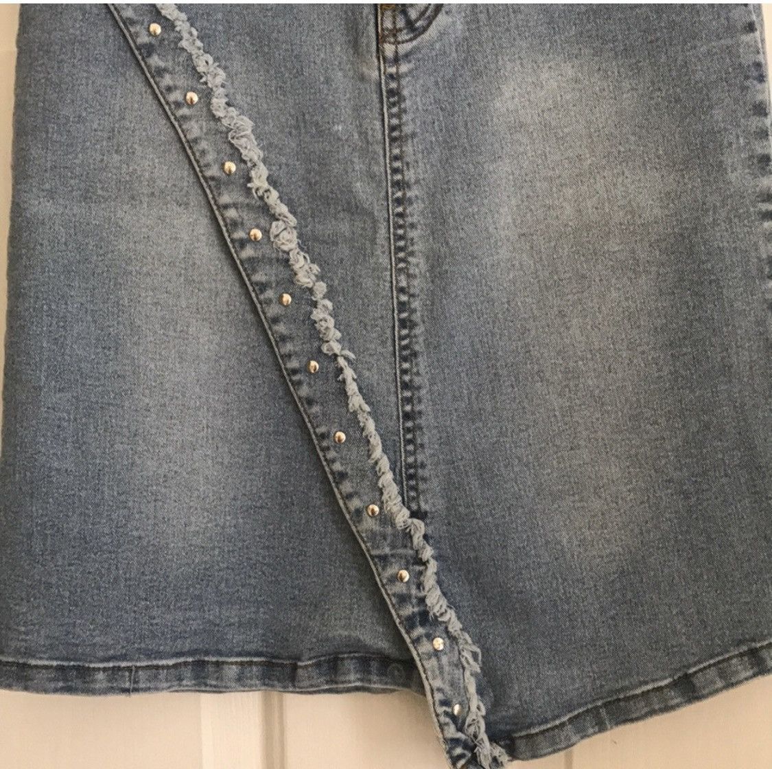 Other HIGH WAISTED BACK SLIT ASYMMETRICAL EMBELLISHED JEAN SKIRT Size 26" / US 2 / IT 38 - 6 Thumbnail