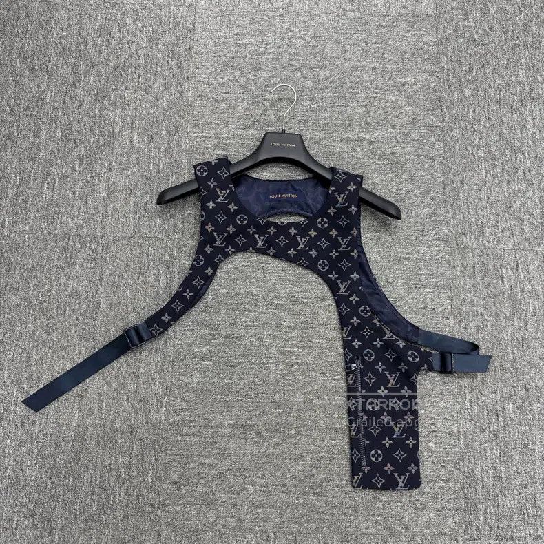 Louis Vuitton Louis Vuitton Color presbyopic waistcoat vest Size US L / EU 52-54 / 3 - 1 Thumbnail