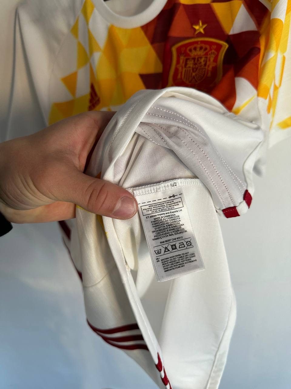 Adidas Spain National 2015-16 Away Football Shirt Size US M / EU 48-50 / 2 - 5 Thumbnail