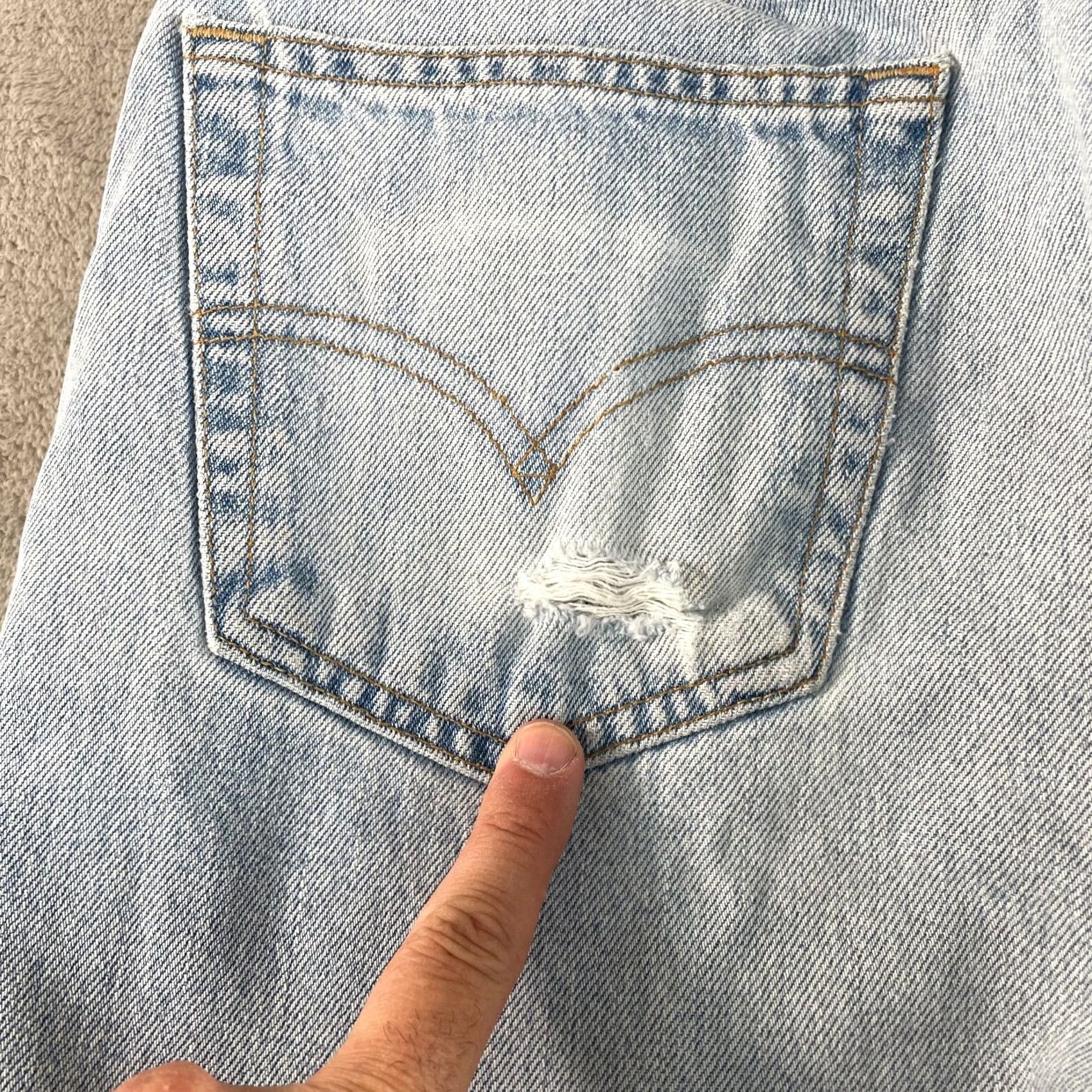 Levi's VINTAGE Levi's 505 Jeans Mens 34x30 Light Blue Straight Distressed Denim 5-Pocket USA 90s Mens Size US 34 / EU 50 - 7 Thumbnail