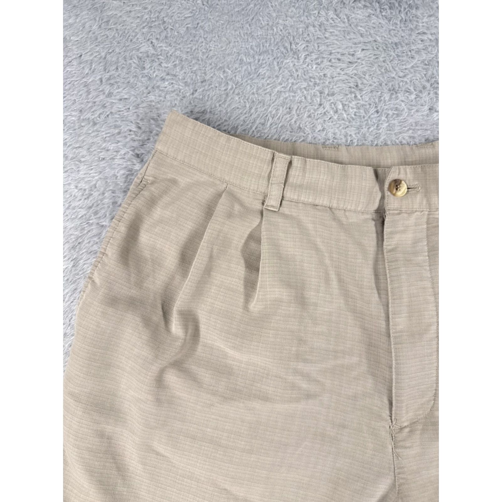 Vintage Greg Norman Men Shorts Casual Chino 34 Beige Plaid Pleated Rayon Polyester 5-Pocket 8in Inseam Golf Size US 34 / EU 50 - 4 Thumbnail