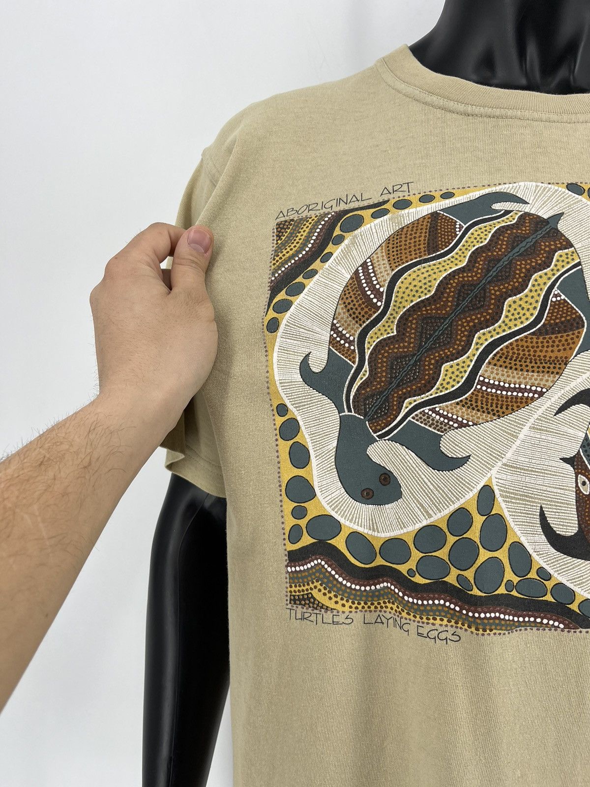 Vintage Vintage 1991 Max Conlon Turtles Laying Eggs Aboriginal Art Size US XL / EU 56 / 4 - 6 Thumbnail