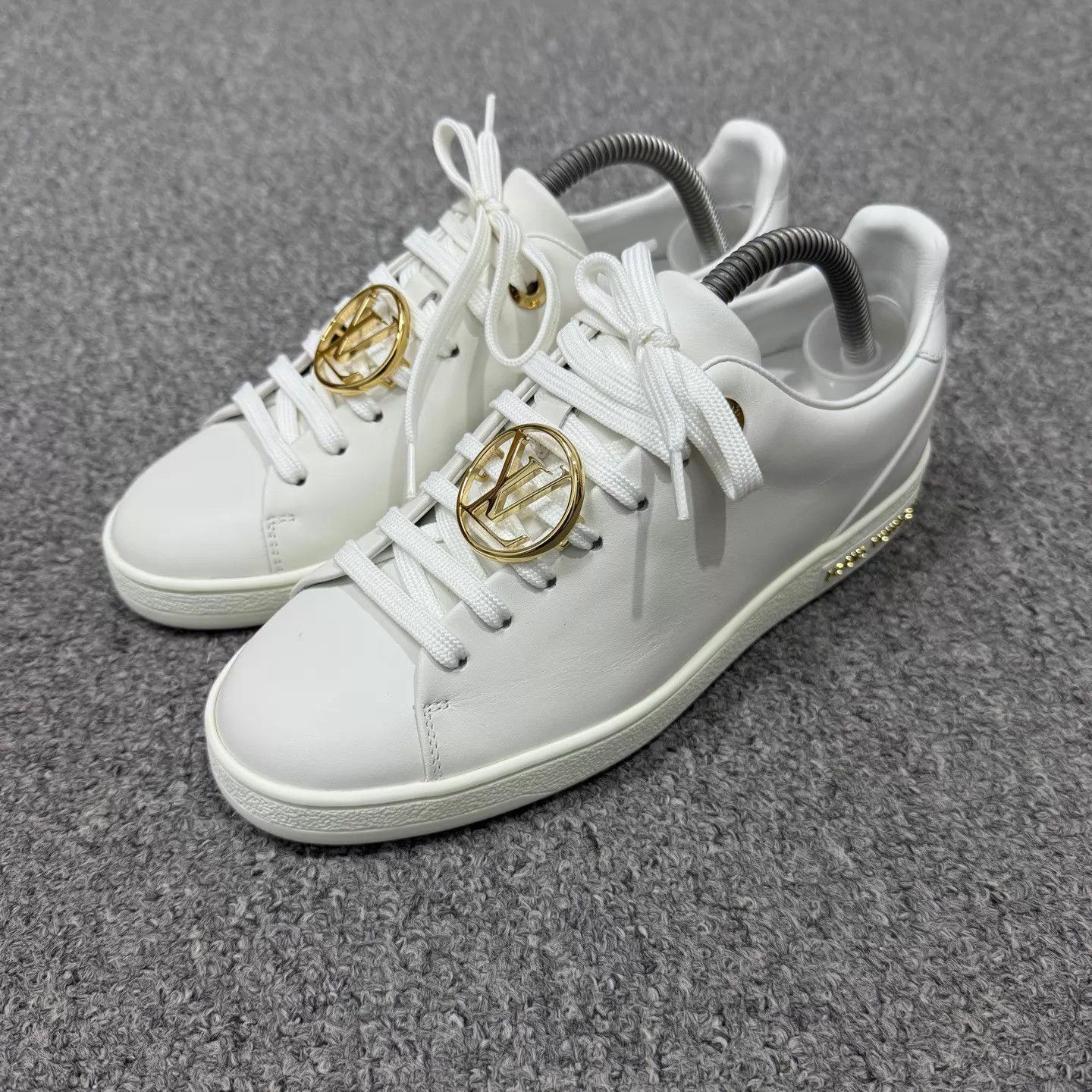 Louis Vuitton LV white metal logo unused 34 EU sneakers Size US 4 / IT 34 - 2 Thumbnail