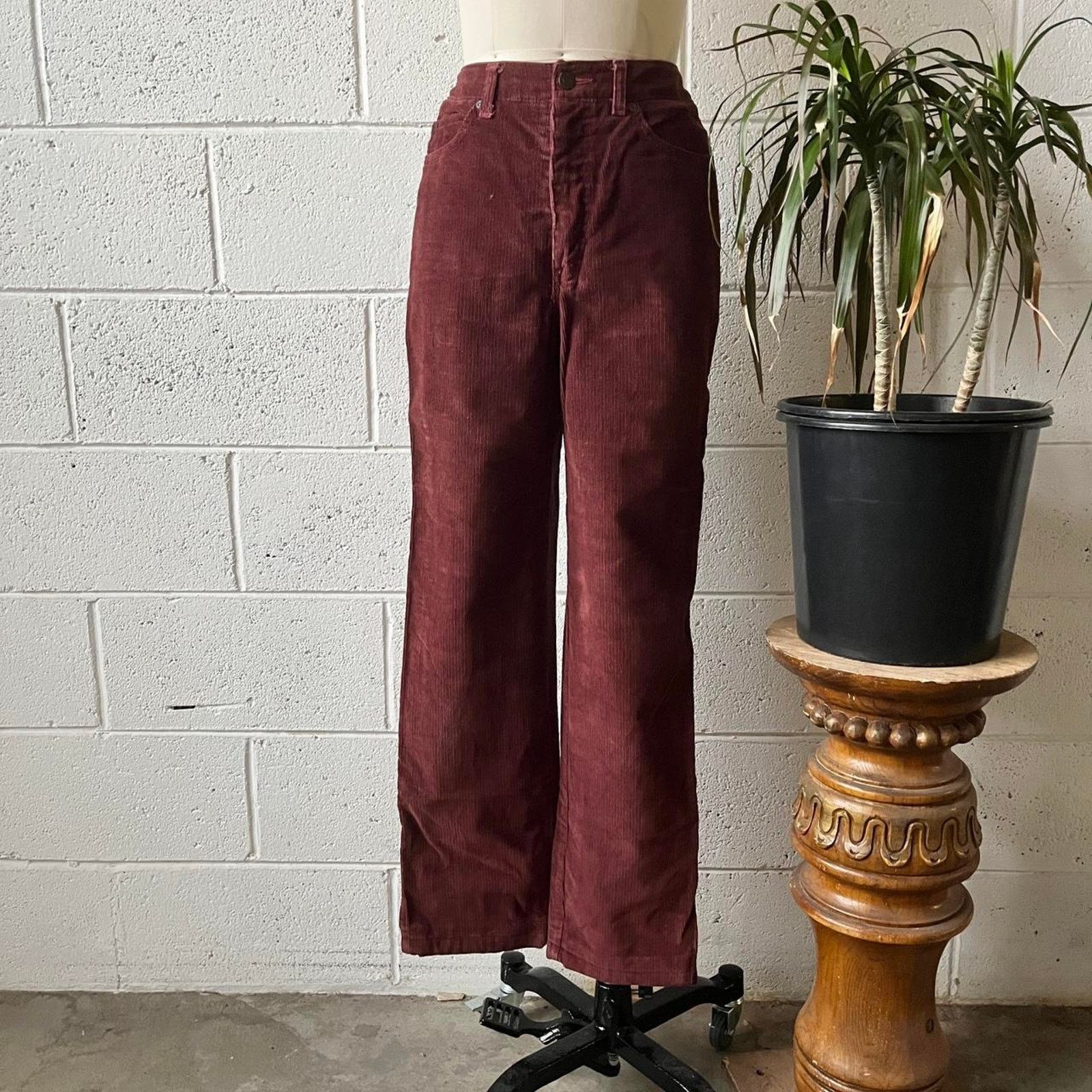 Calvin Klein 70s Calvin Klein Corduroy Straight Leg Pants (25") Size 25" / US 0 / IT 36 - 1 Thumbnail
