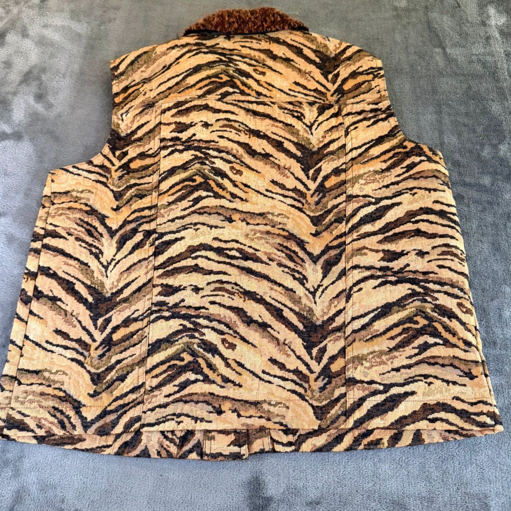 Coldwater Creek Coldwater Creek Tiger Print Tapestry Vest Fuzzy Collar Sleeveless Medium Womens Size M / US 6-8 / IT 42-44 - 4 Thumbnail