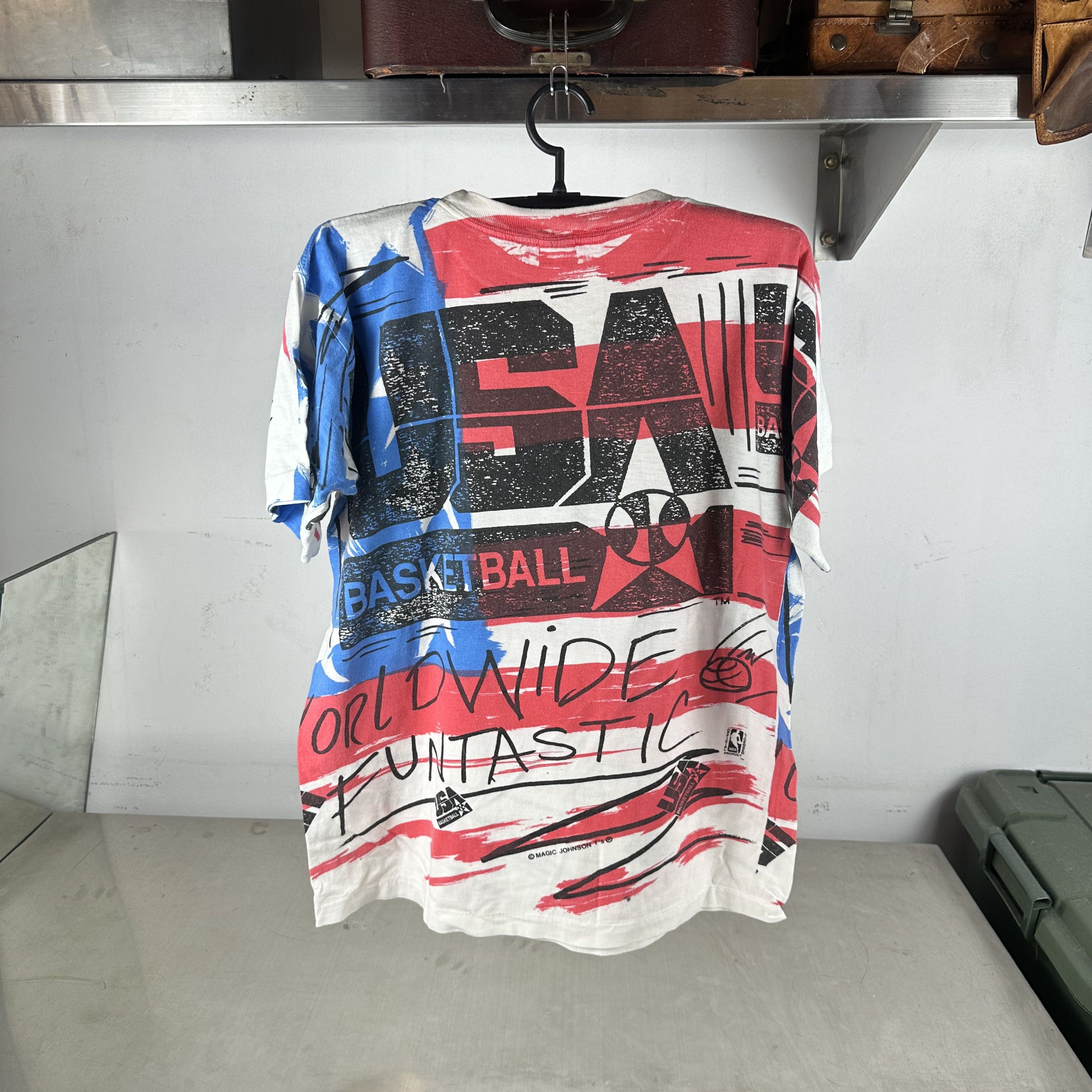 Vintage ​​​​90s USA Basketball Olympic Worldwide Funtastic AOP Tee Size US L / EU 52-54 / 3 - 2 Thumbnail