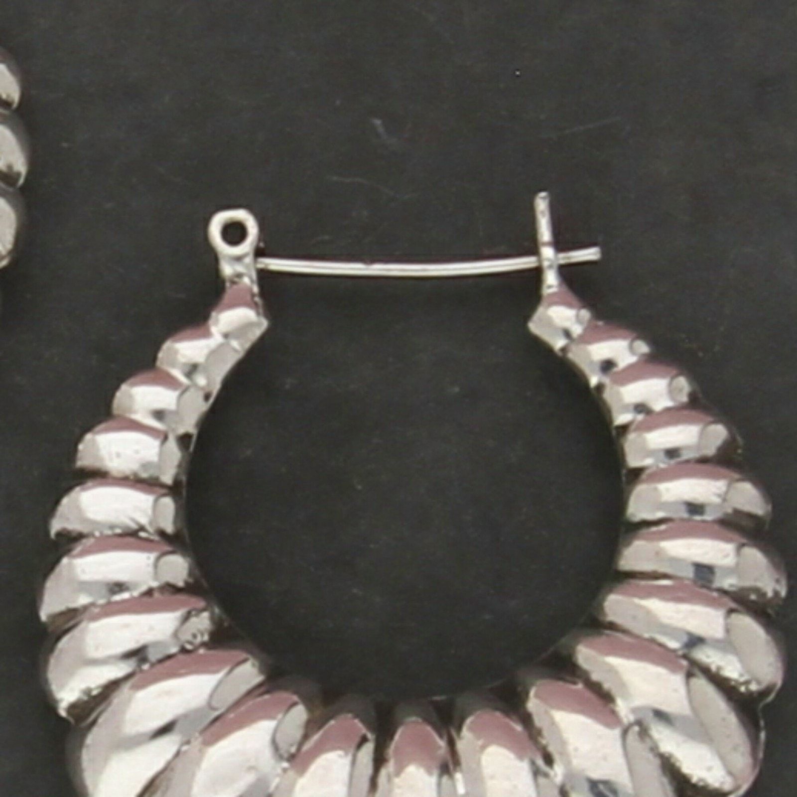Sterling Silver sterling silver vintage puffy scalloped shrimp hoop earrings Size ONE SIZE - 3 Thumbnail