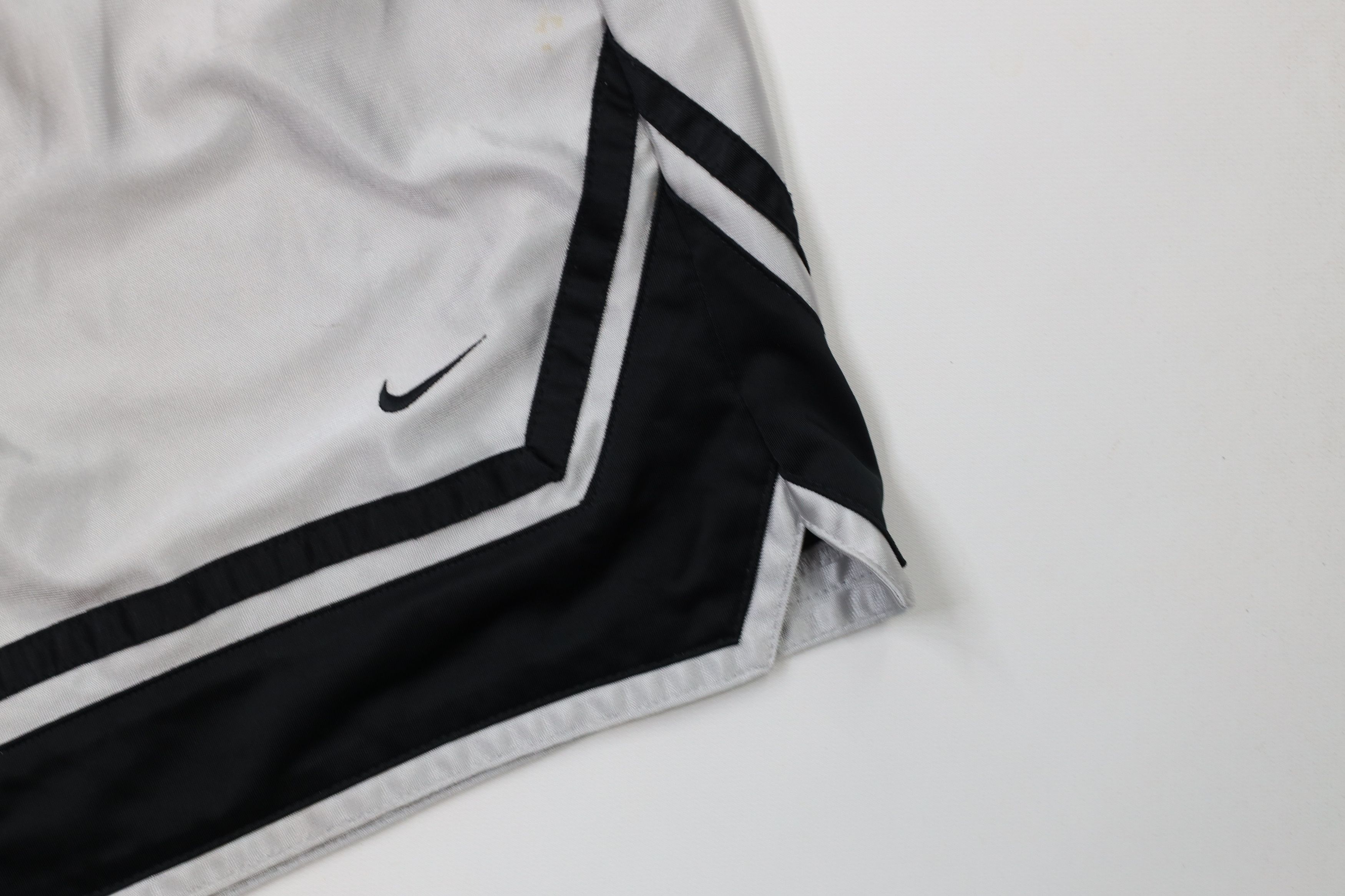 Nike × Vintage Vintage 90s Y2K Nike Mini Swoosh Basketball Shorts Silver Size US 38 / EU 54 - 5 Thumbnail