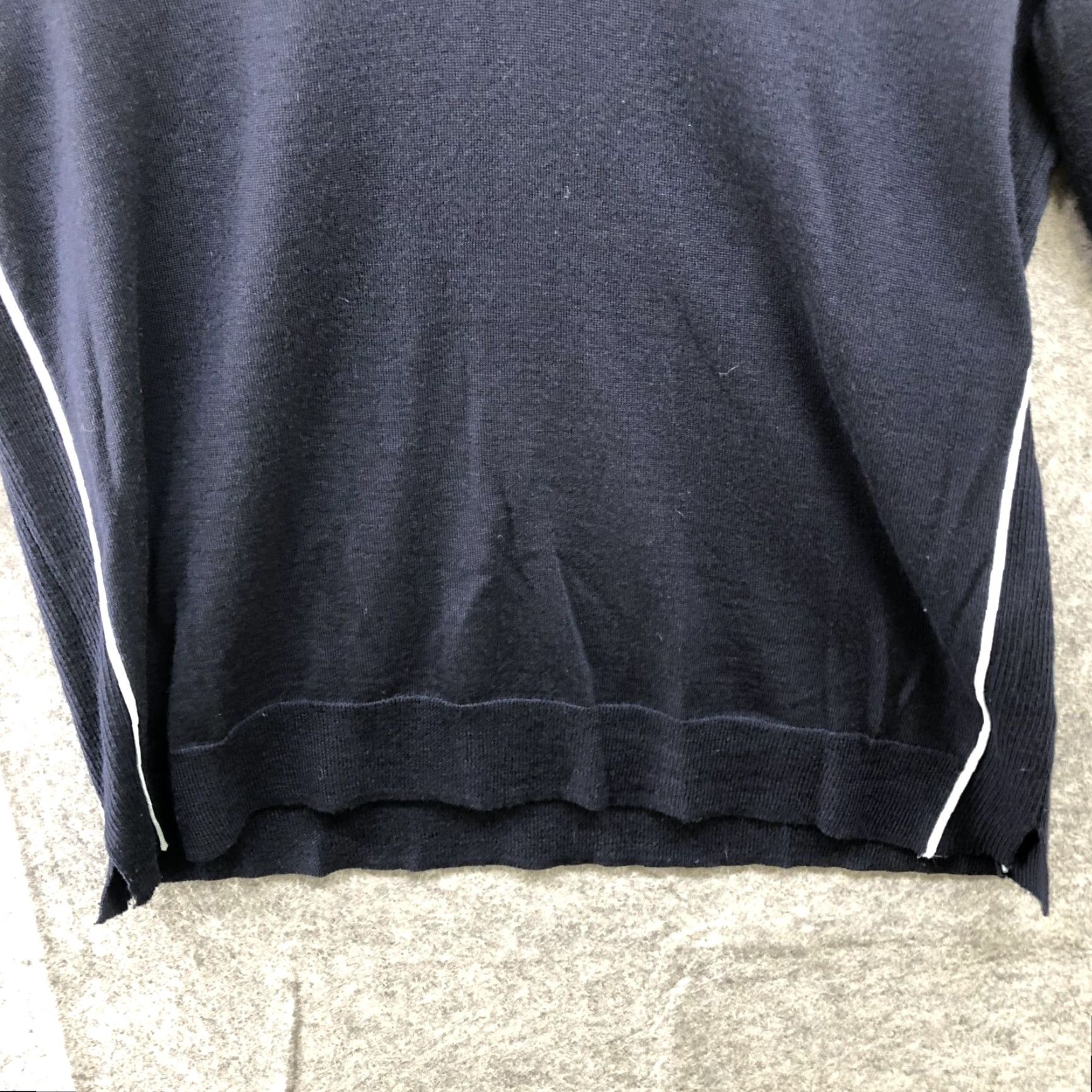 J.Crew J. Crew 100% Merino Wool Sweater Womens S Navy Blue V-neck Lightweight Womens Size S / US 4 / IT 40 - 4 Thumbnail