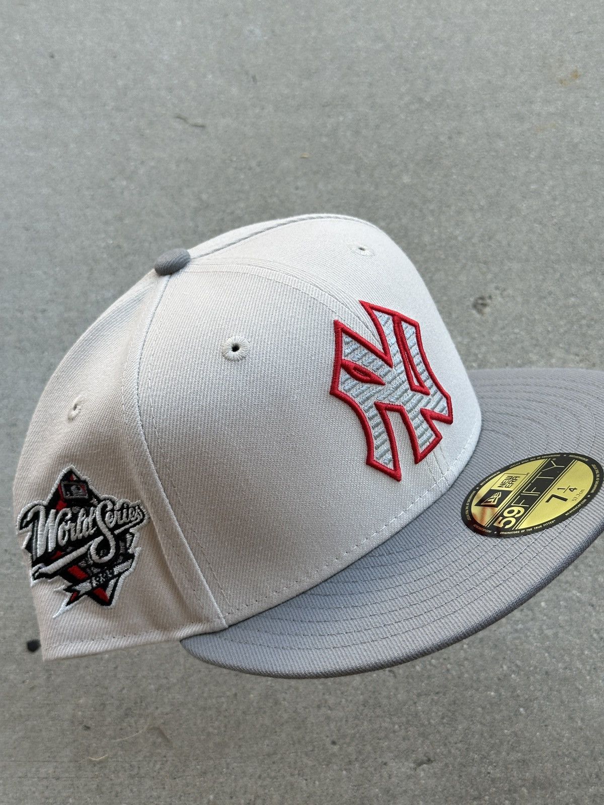 MLB × MyFitteds × New Era New York Yankees Nintendo NES Two Tone Fitted Hat 7 1/4 NY Size ONE SIZE - 1 Thumbnail