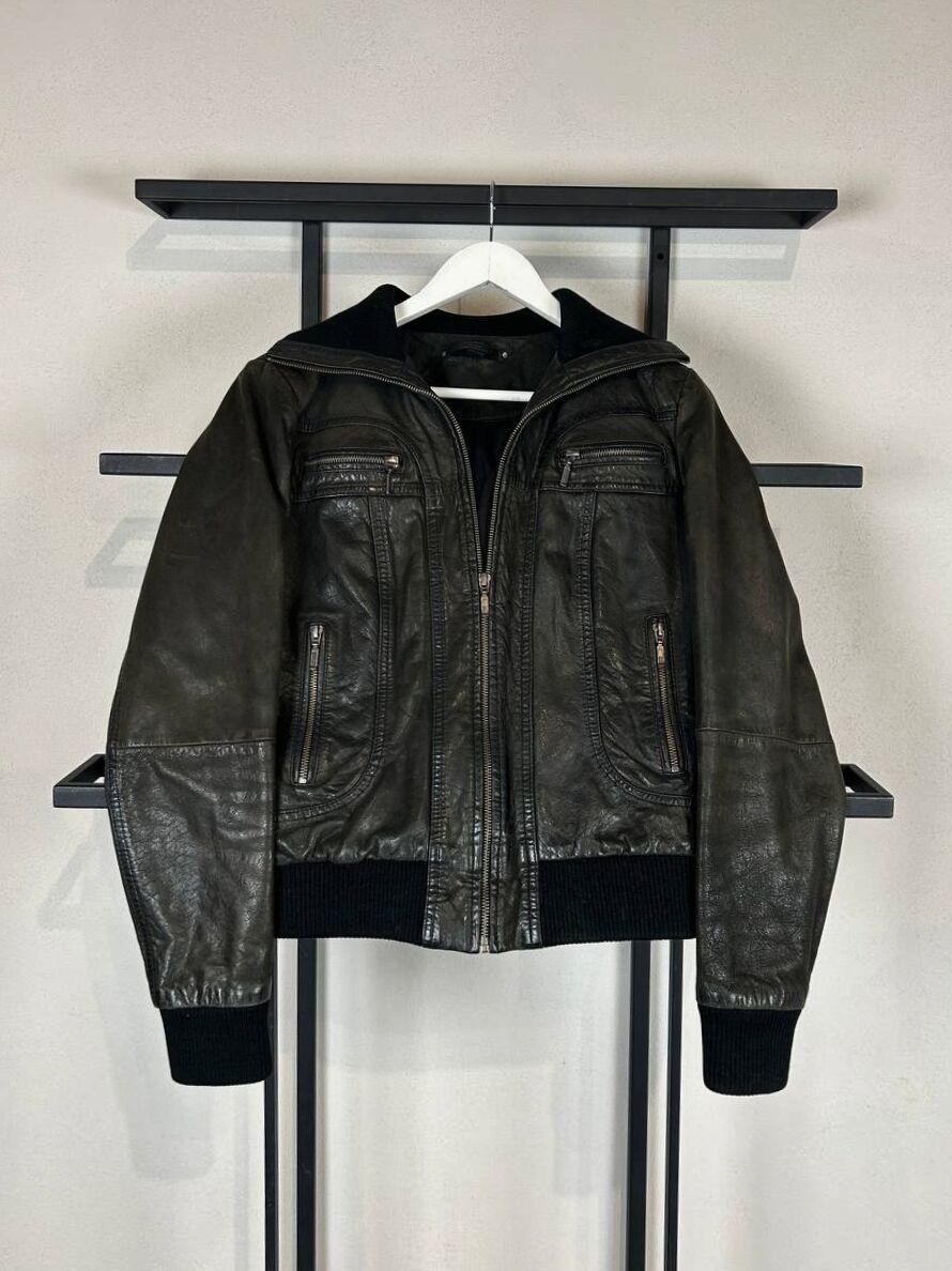 Vintage Black Leather Jacket Cropped Ribbed Hem Vintage Biker Style Size US S / EU 44-46 / 1 - 2 Thumbnail