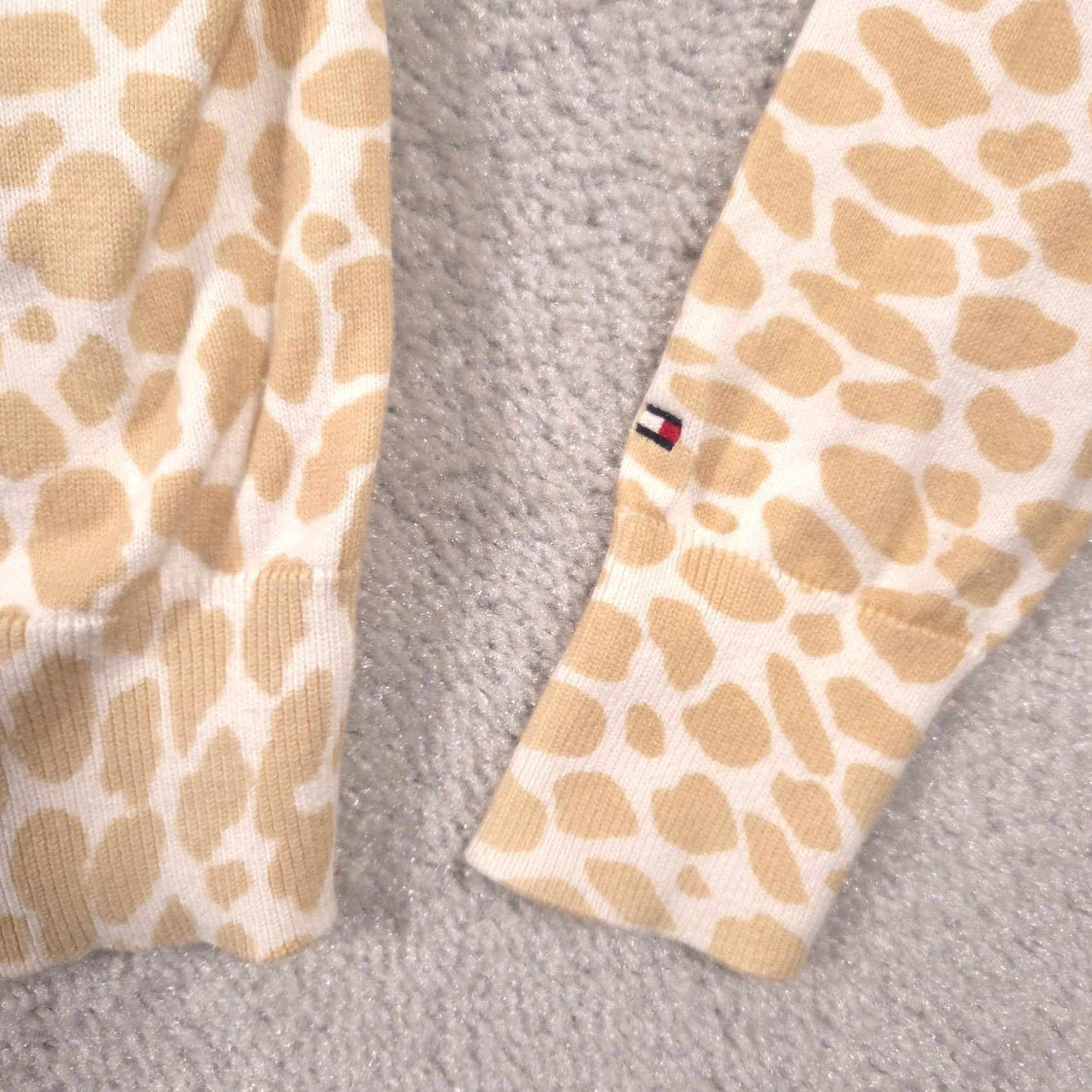 Tommy Hilfiger VINTAGE Tommy Hilfiger Cardigan Sweater Womens Small Beige Animal Print Button Front Size S / US 4 / IT 40 - 5 Thumbnail