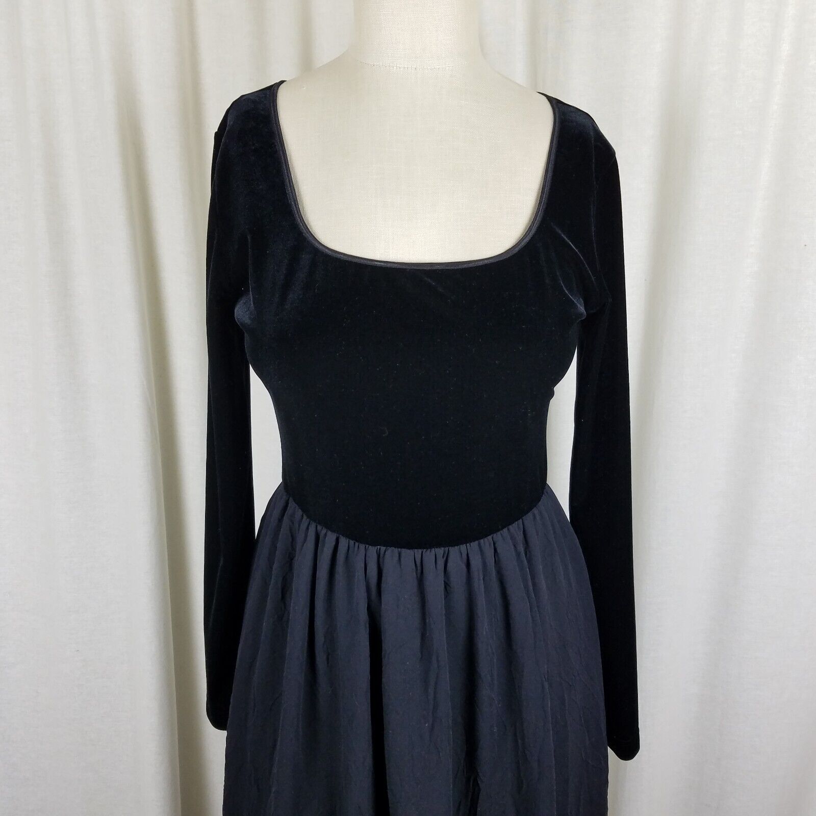 Laura Ashley Laura Ashley Velvet Silk Maxi Dress Cottagecore Prairie Size M / US 6-8 / IT 42-44 - 2 Thumbnail