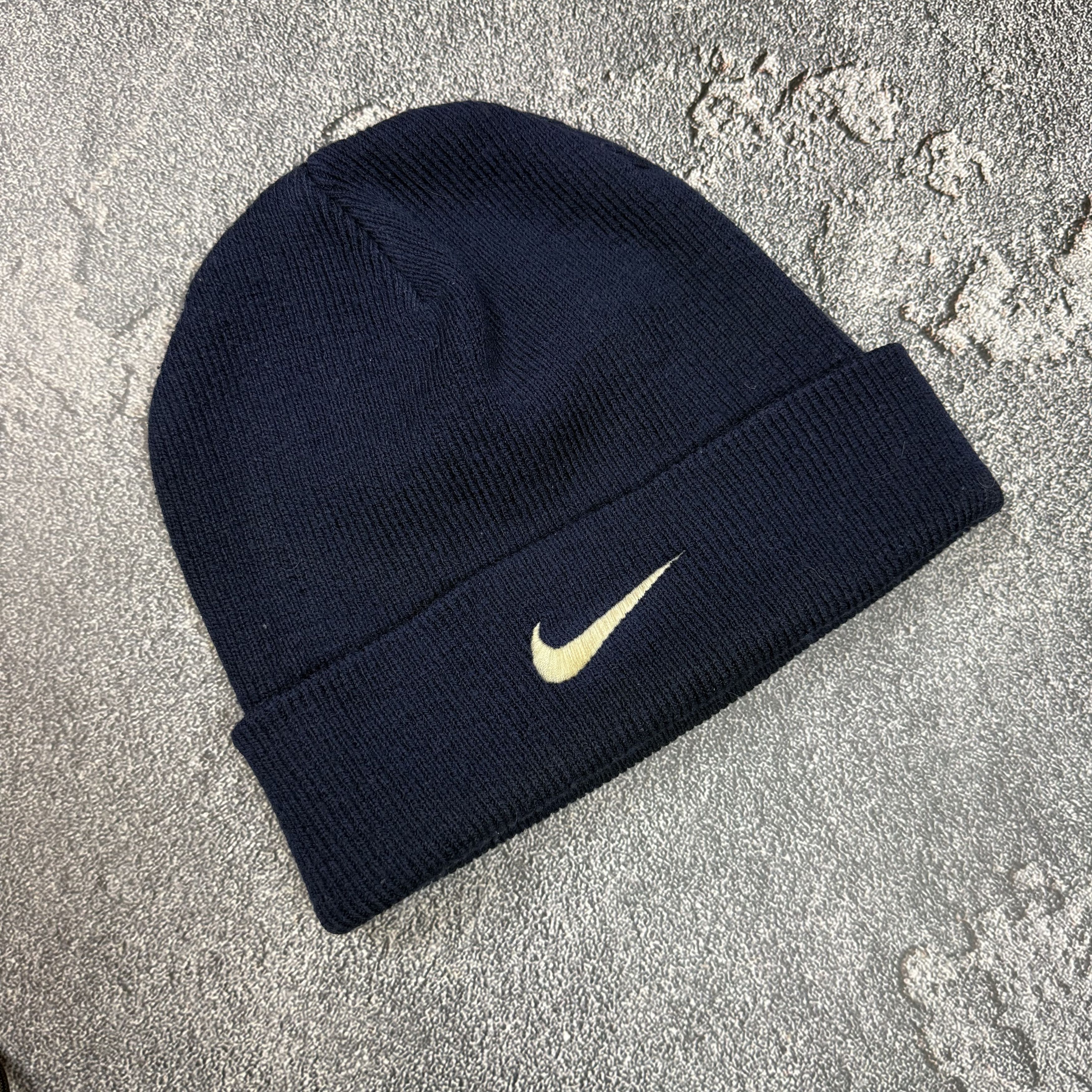 Nike Nike Vintage BIg Hat Embroidered Logo Swoosh 90s Size ONE SIZE - 1 Thumbnail