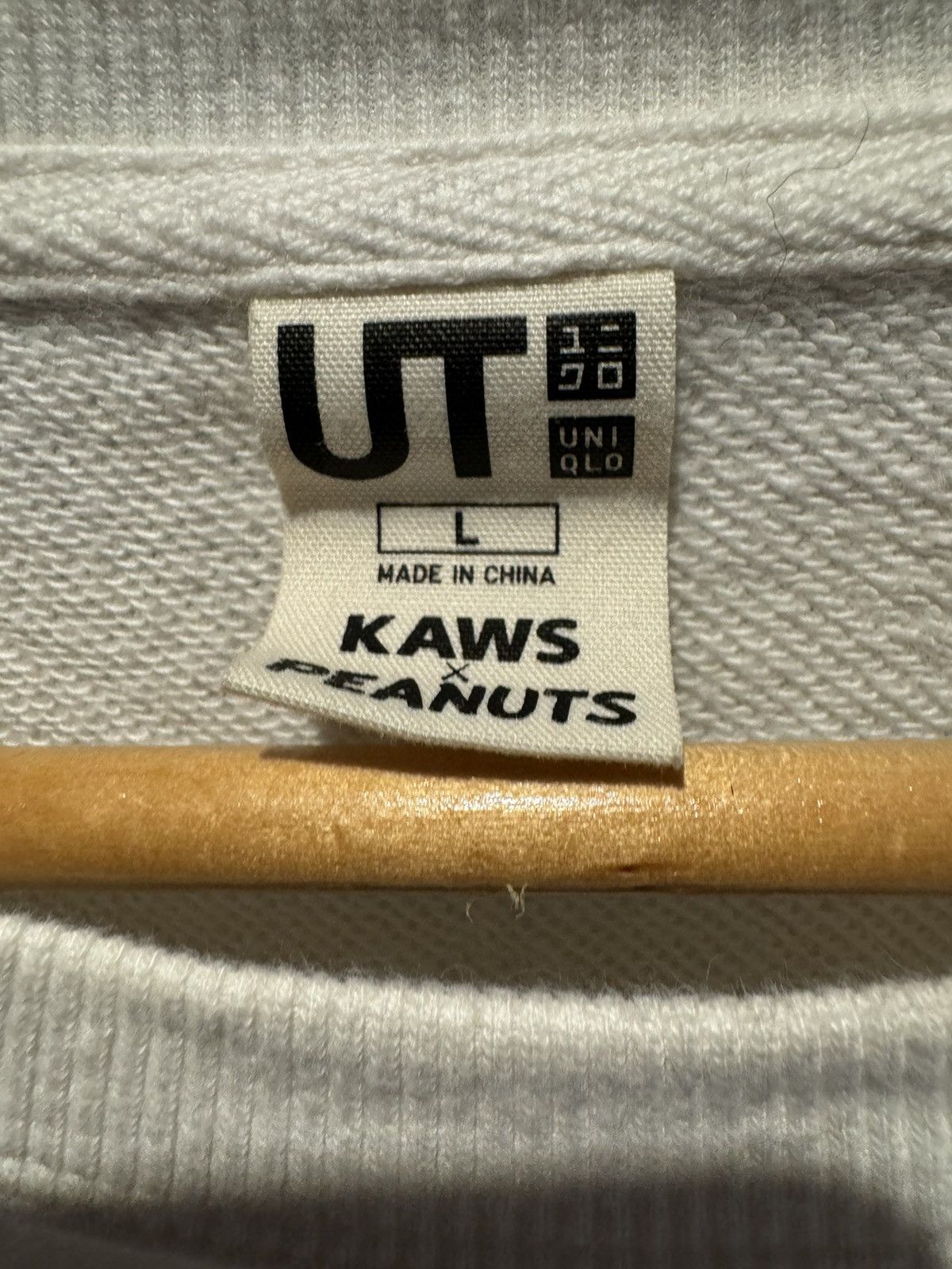 Kaws × Uniqlo Kaws x Peanuts x Uniqlo Snoopy Crewneck Medium Used Size US M / EU 48-50 / 2 - 5 Thumbnail