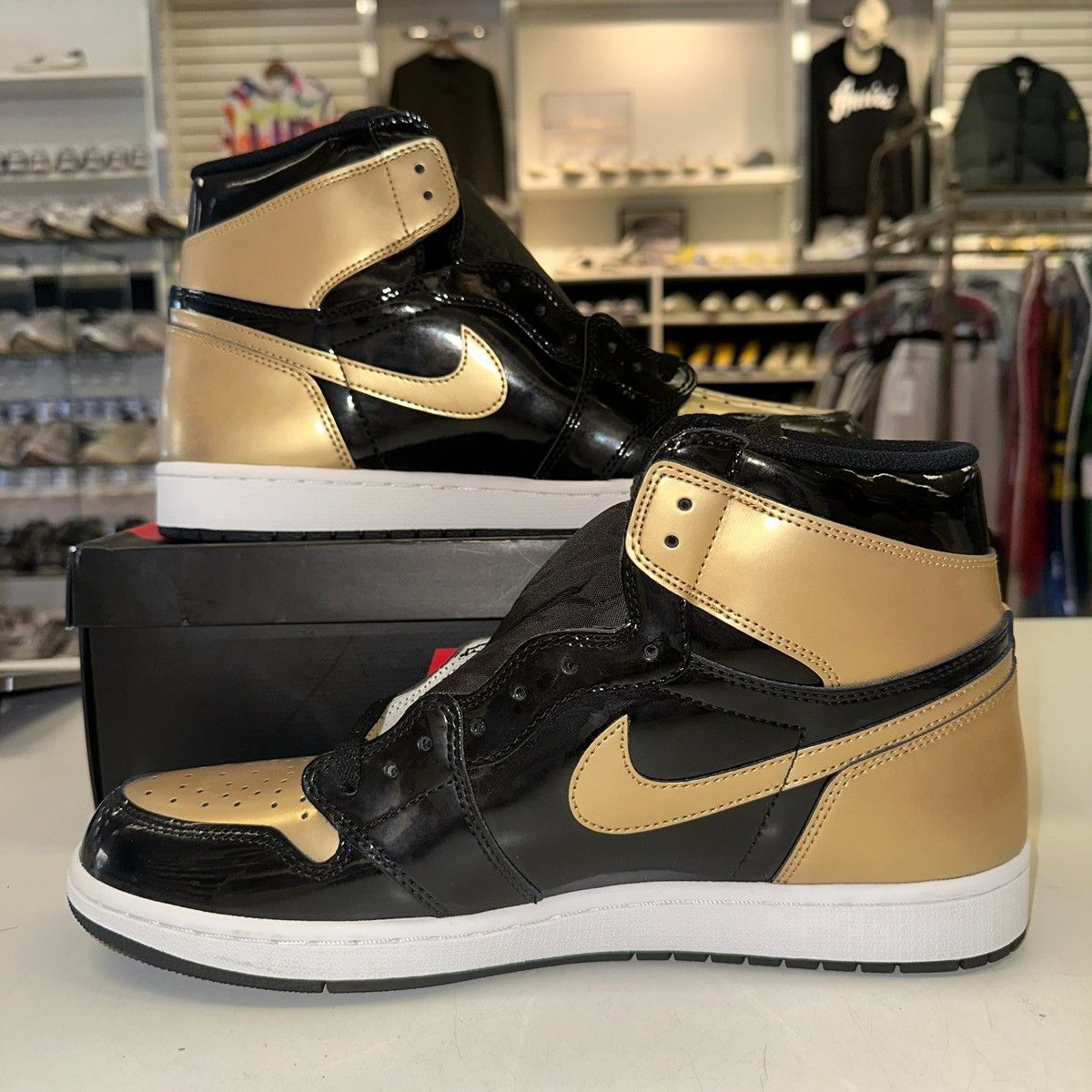 Jordan Brand × Nike Size 13 - Air Jordan 1 Retro OG NRG High Gold Toe Size US 13 / EU 46 - 2 Thumbnail