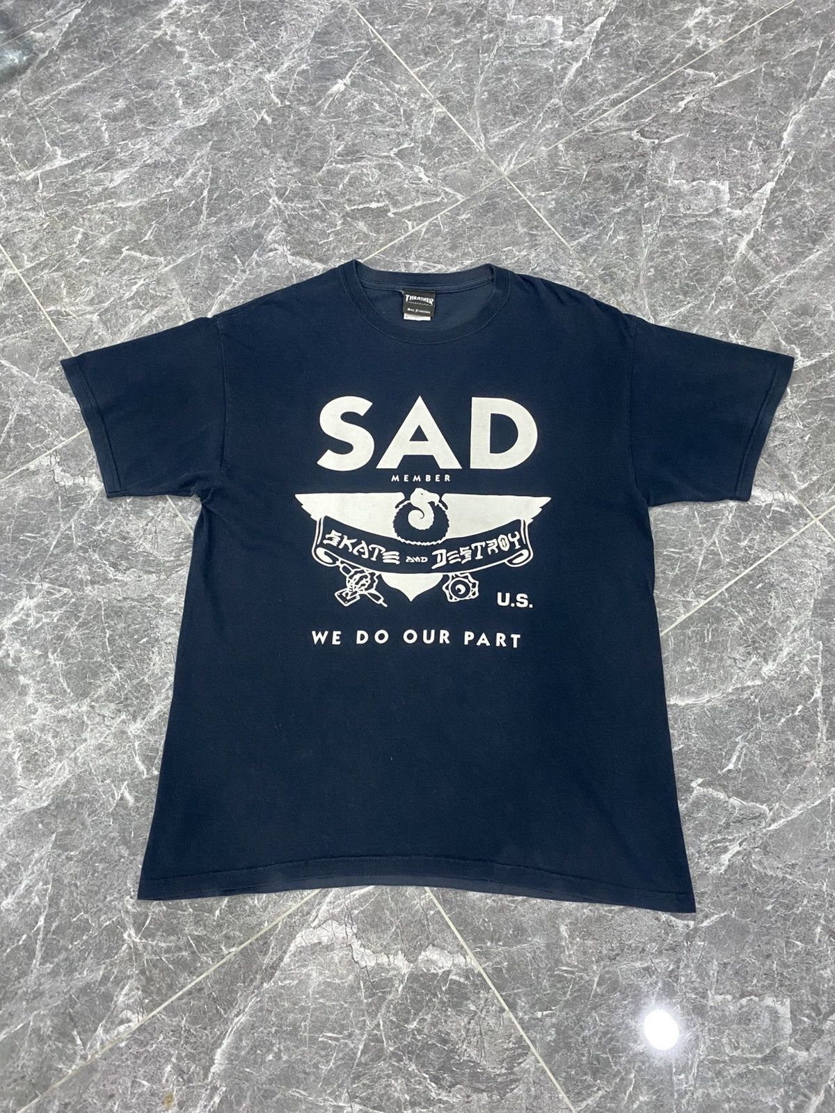スラッシャー SAD member SKATE and DESTROY Tシャツ