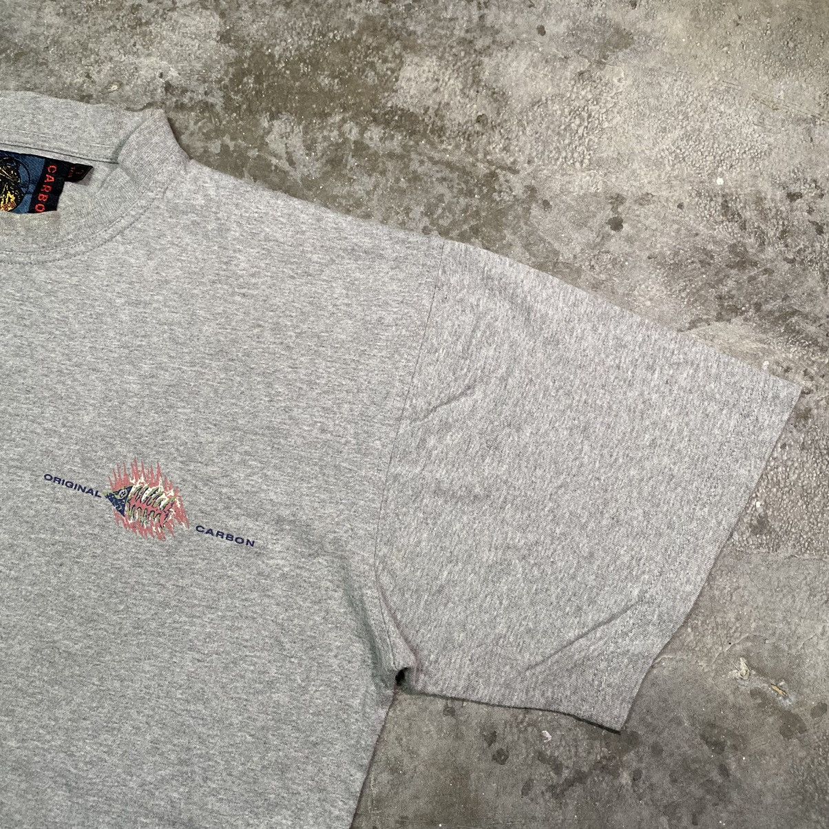 Affliction × Carbon × Vintage VINTAGE Y2K CARBON FISH BONE LOGO T SHIRT SIZE LARGE Size US L / EU 52-54 / 3 - 6 Thumbnail