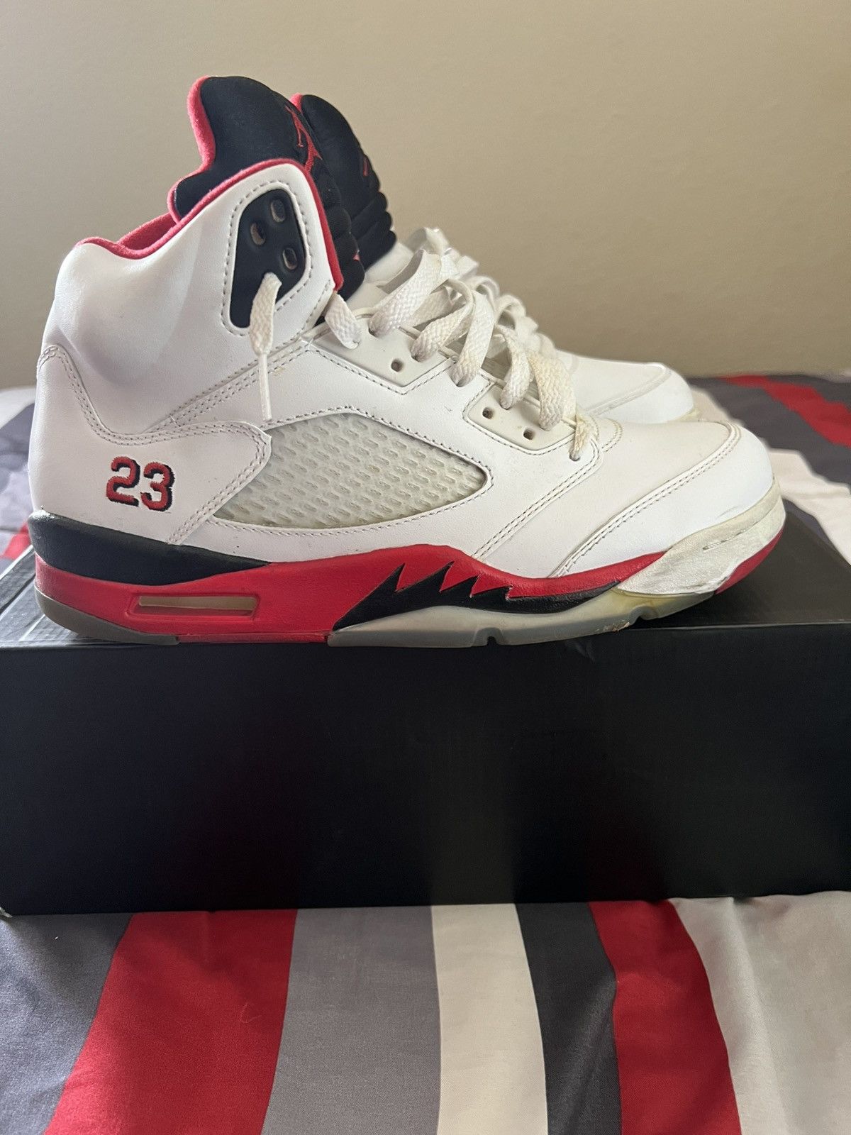 Jordan Brand Air Jordan Retro 5 (Fire Red) Size US 9 / EU 42 - 2 Thumbnail