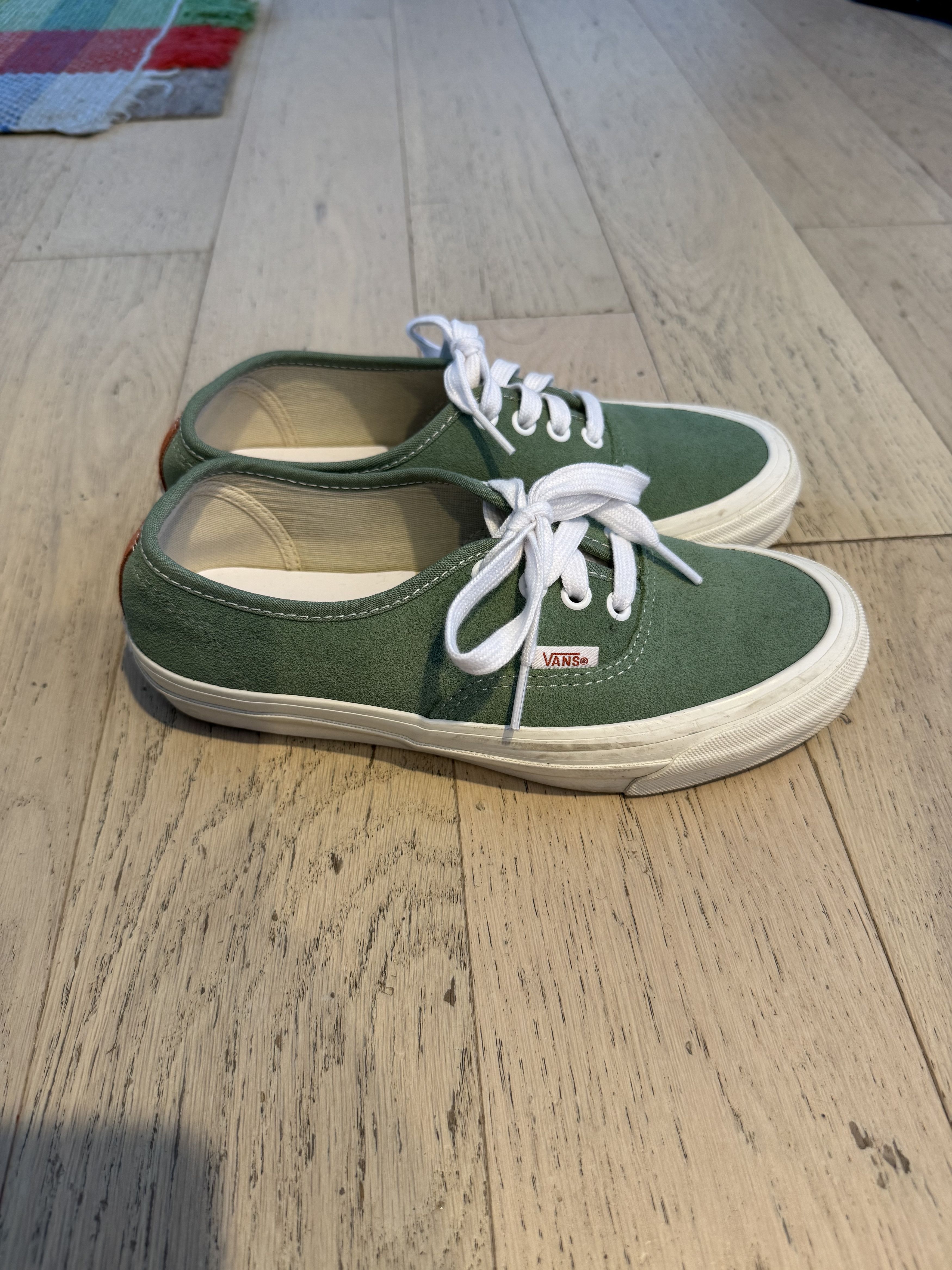 Vans Vans Size US 6 / EU 39 - 1 Thumbnail