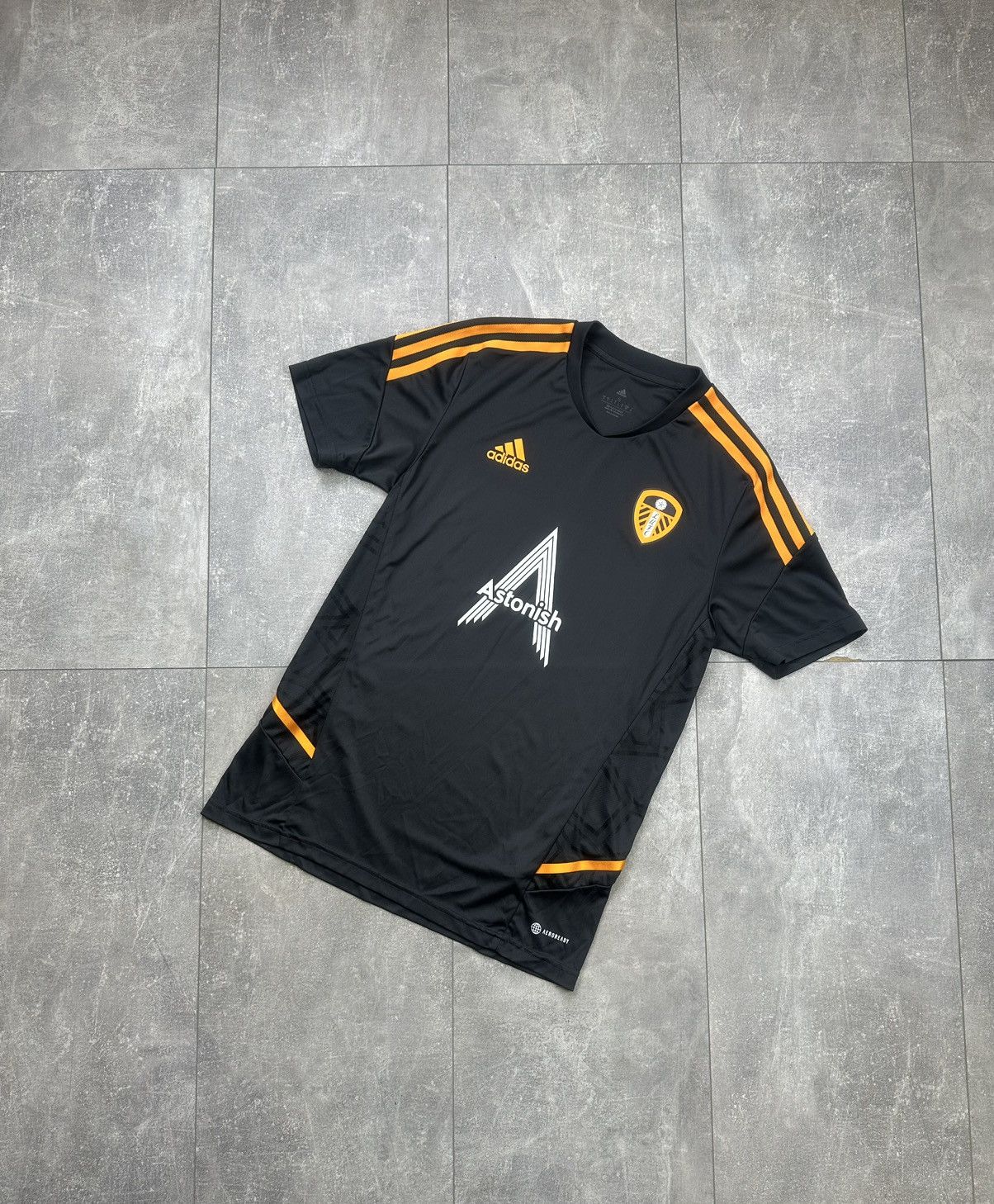 Vintage Adidas Leeds United Home Soccer Jersey 2022 Size US S / EU 44-46 / 1 - 1 Thumbnail