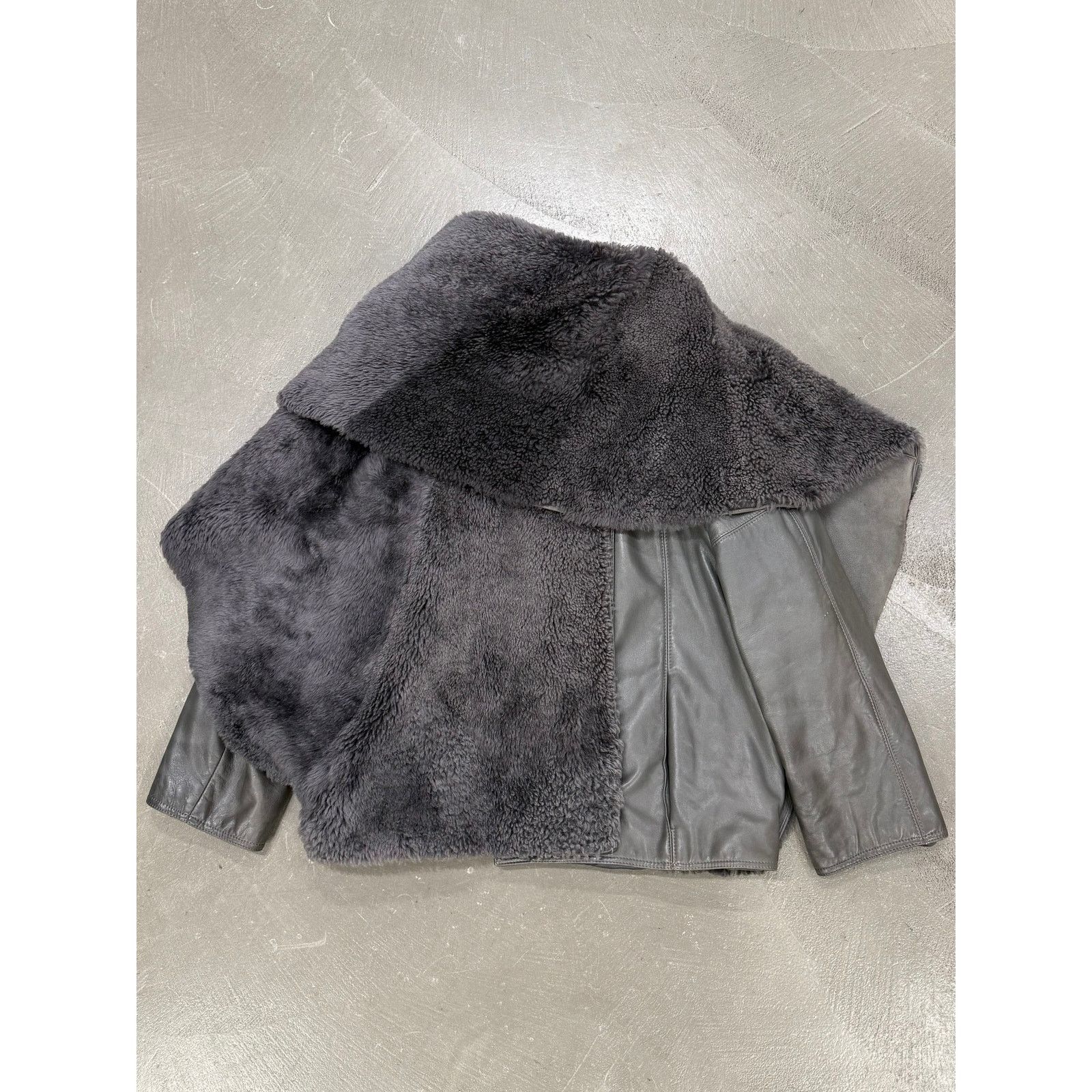 Versace 1980 Gianni Versace shearling leather cape jacket with scarf Size M / US 6-8 / IT 42-44 - 2 Thumbnail