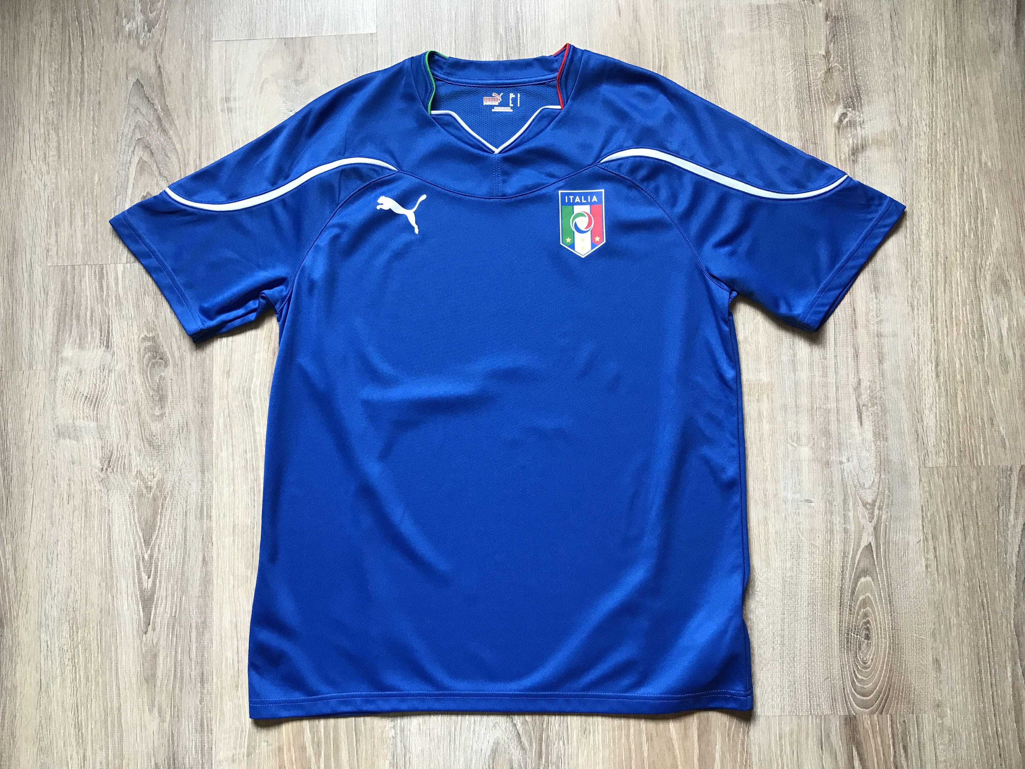 Rare Puma Italy Home Football Shirt 2010-2011 - Main Image