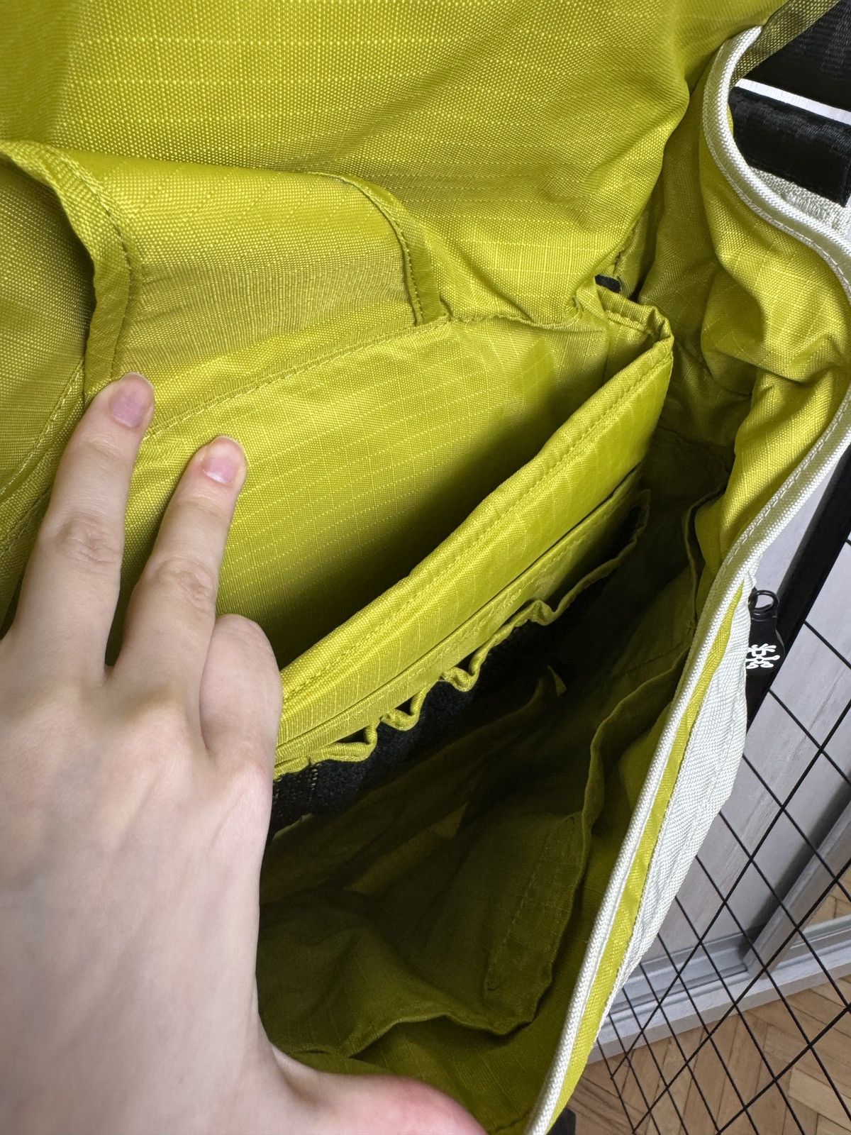 Crumpler Crumpler The Slippy fish laptop shoulder bag Size ONE SIZE - 14 Thumbnail