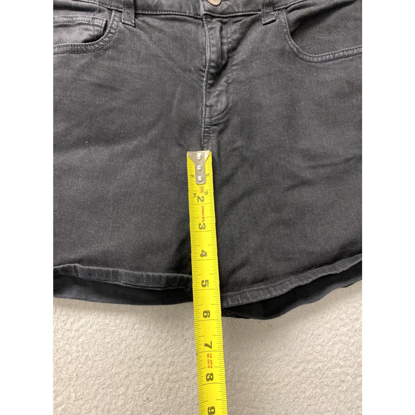 American Eagle Outfitters American Eagle Women’s Super Stretch Black Denim Casual Shorts Size 8 97-74 Size 30" / US 8 / IT 44 - 4 Thumbnail