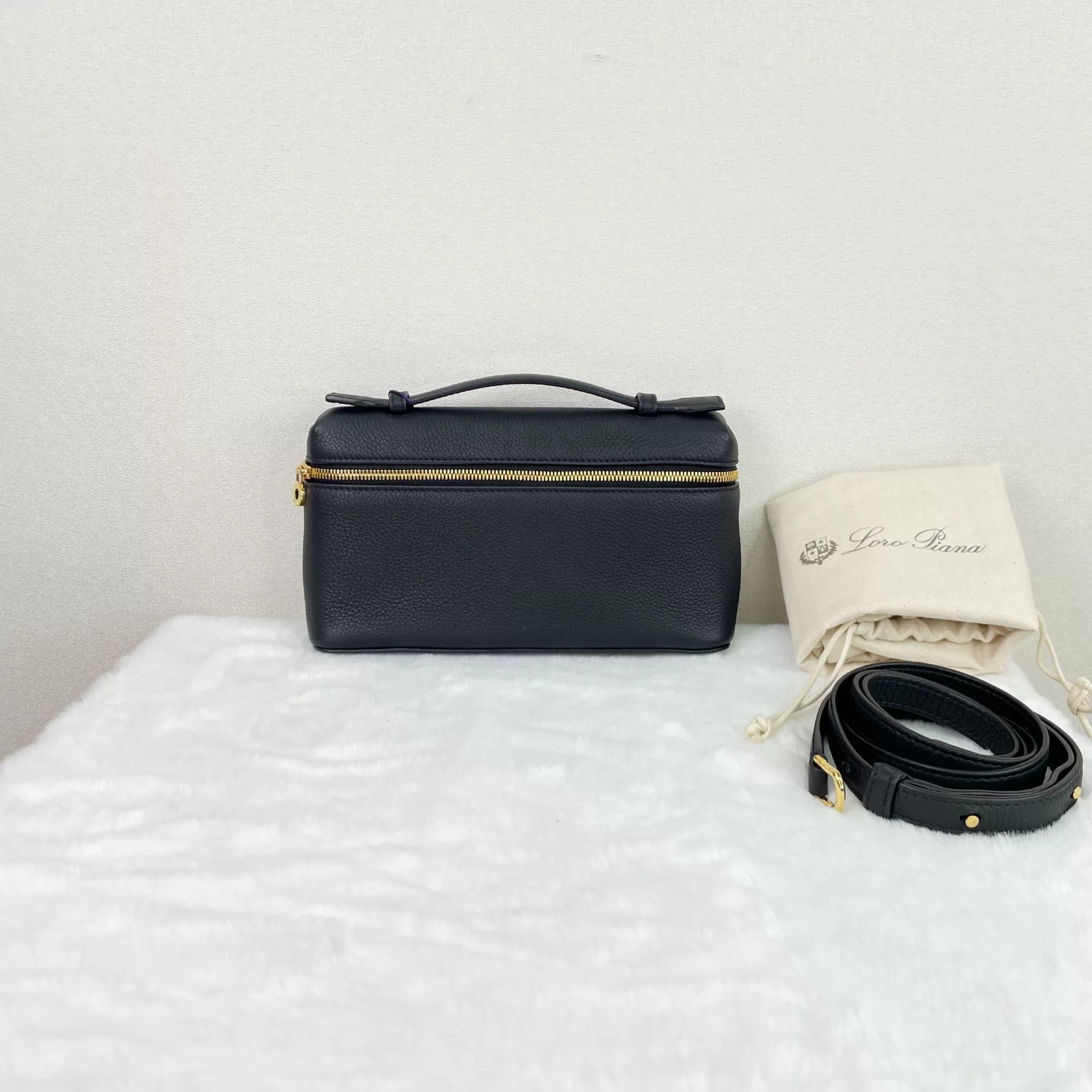 Loro Piana Pre-loved Bag Very good condition Size ONE SIZE - 1 Thumbnail