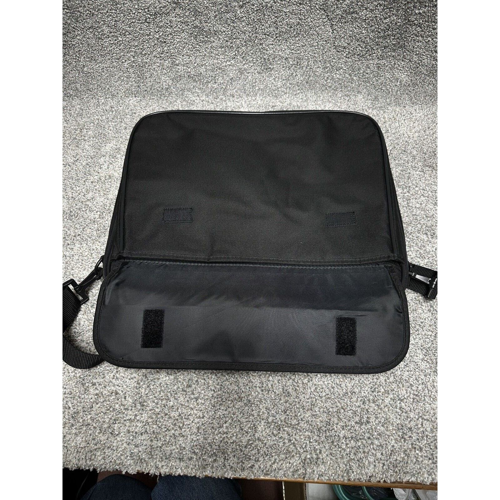 Other Targus Nylon 15.6” Black Padded Computer Messenger Bag Size ONE SIZE - 10 Thumbnail
