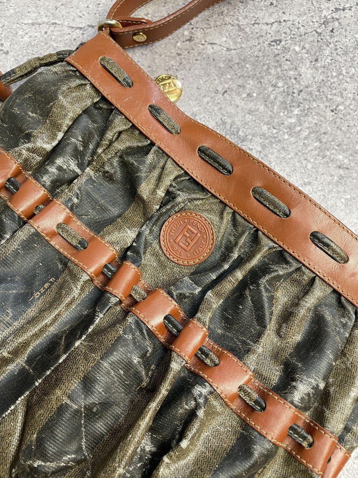 Fendi Fendi Vintage Brown Leather Shoulder Bag Size ONE SIZE - 6 Thumbnail