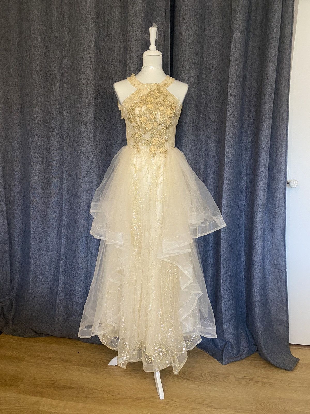 Women's evening dress wedding ball dress
