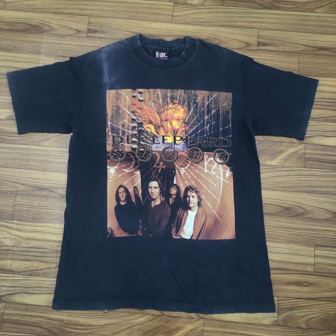 Band Tees Vintage 90s Def Lepard Size US L / EU 52-54 / 3 - 1 Thumbnail