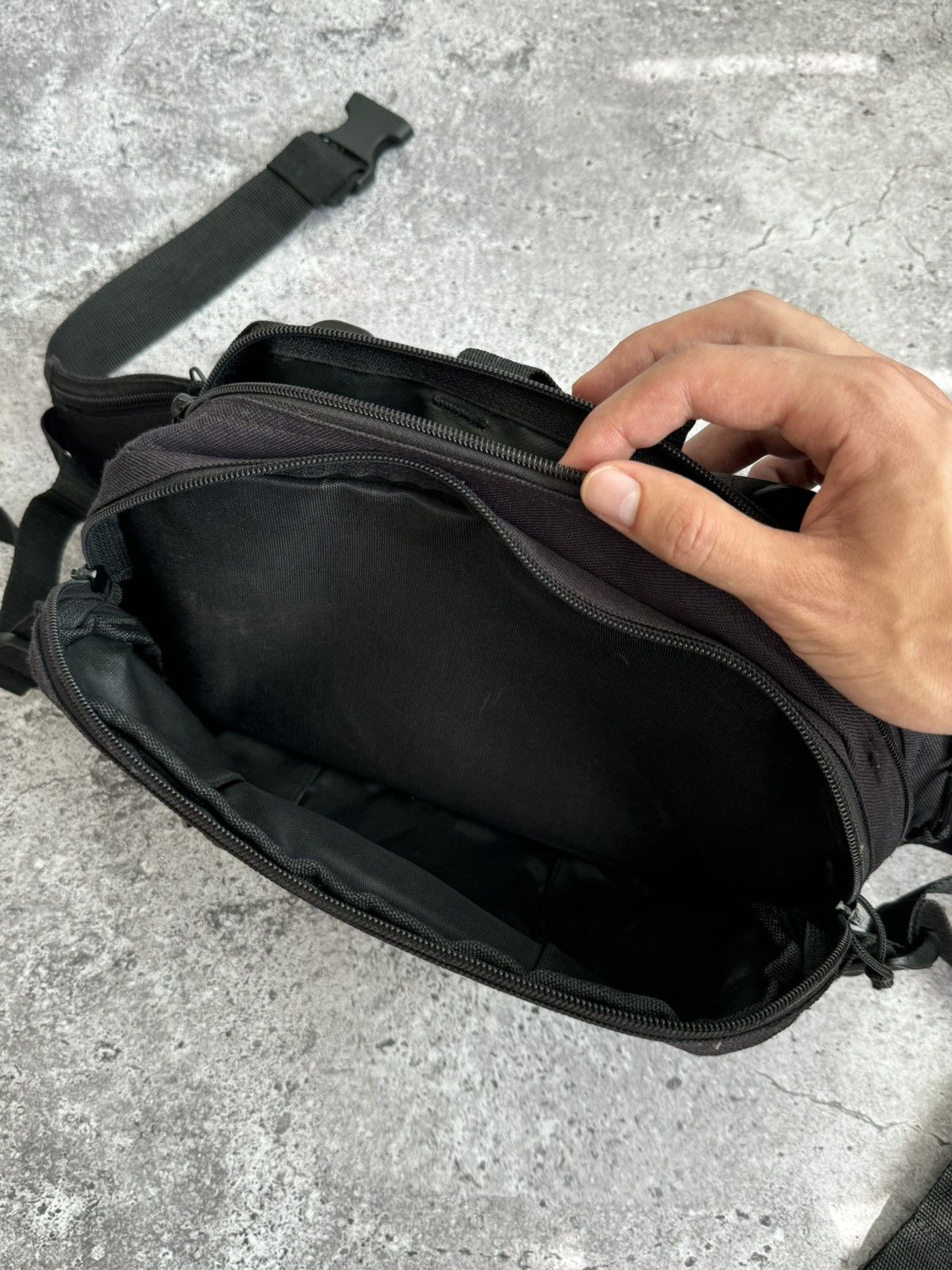 Nike × Vintage Vintage Nike distressed crossbody sling bag messenger Size ONE SIZE - 13 Thumbnail