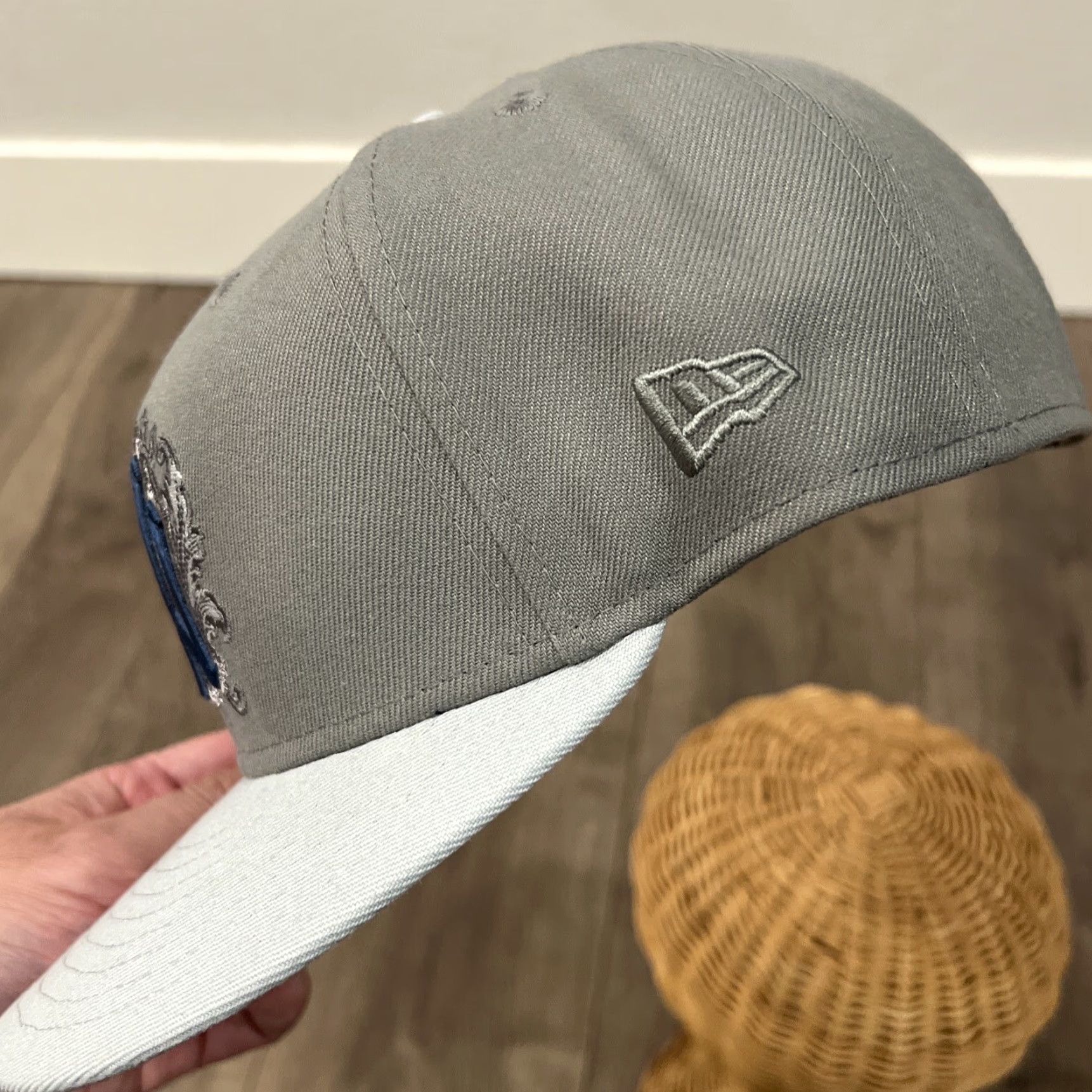 Vintage NEW YORK YANKEES Silver Baseball Cap 8 Exclusive London Mens Size ONE SIZE - 7 Thumbnail