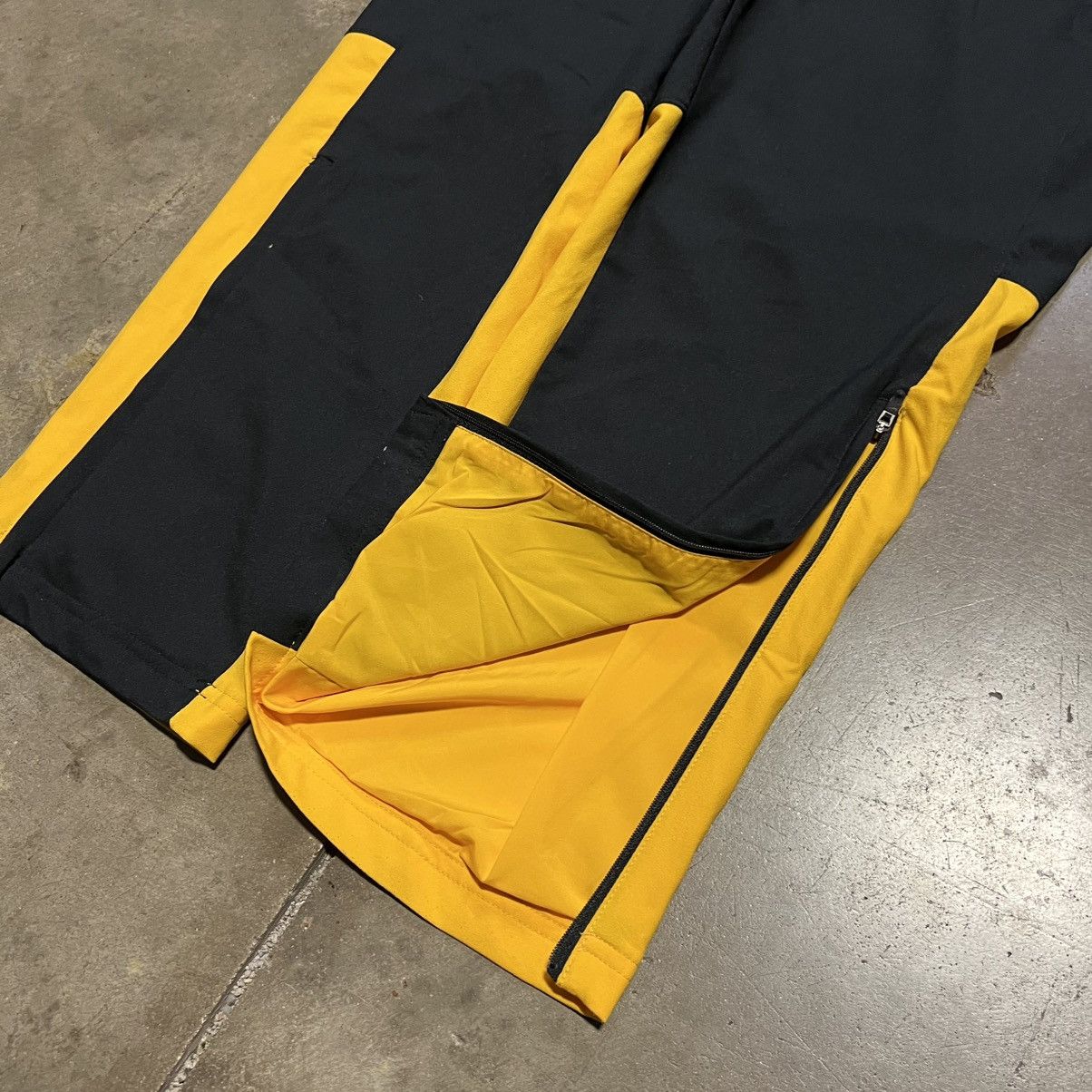 Nike Vintage Nike Iowa Hawkeyes Sweatpants Swoosh Logo Wide Leg Size US 28 / EU 44 - 4 Thumbnail