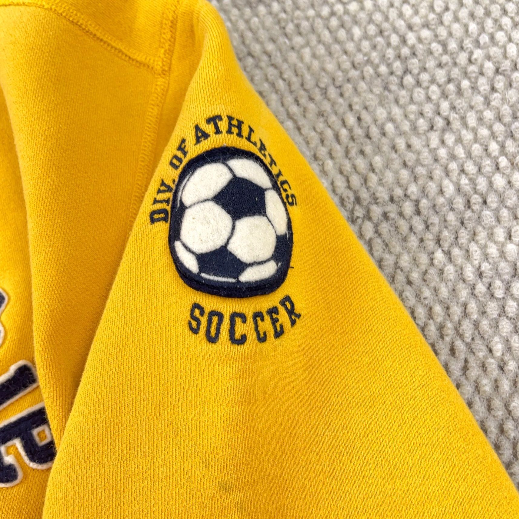 Abercrombie & Fitch Abercrombie & Fitch Sweatshirt Mens XL Yellow Crewneck VTG Size US XL / EU 56 / 4 - 4 Thumbnail