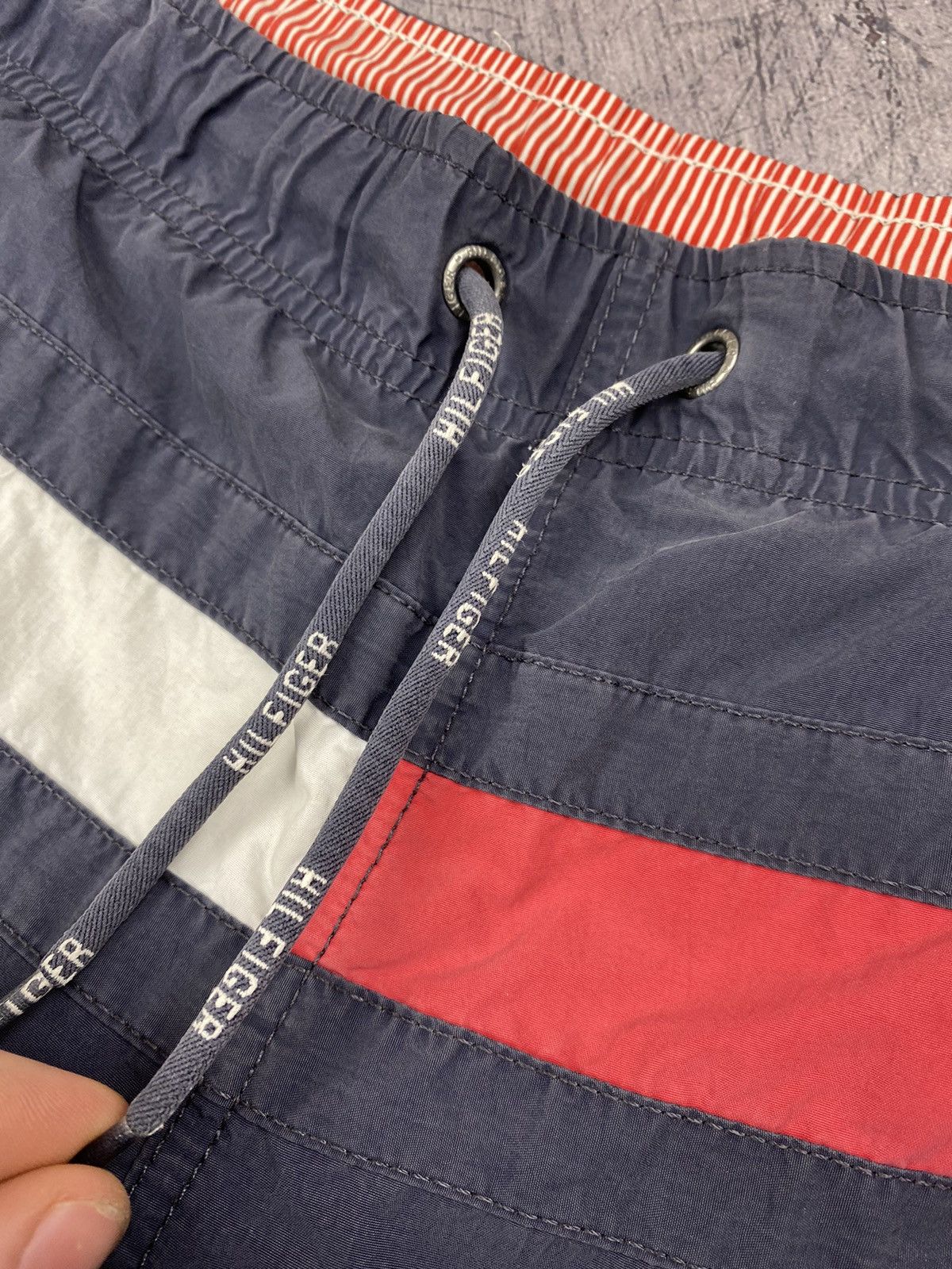 Tommy Hilfiger × Vintage Vintage Tommy Hilfiger Big Logo Shorts Size US 32 / EU 48 - 7 Thumbnail