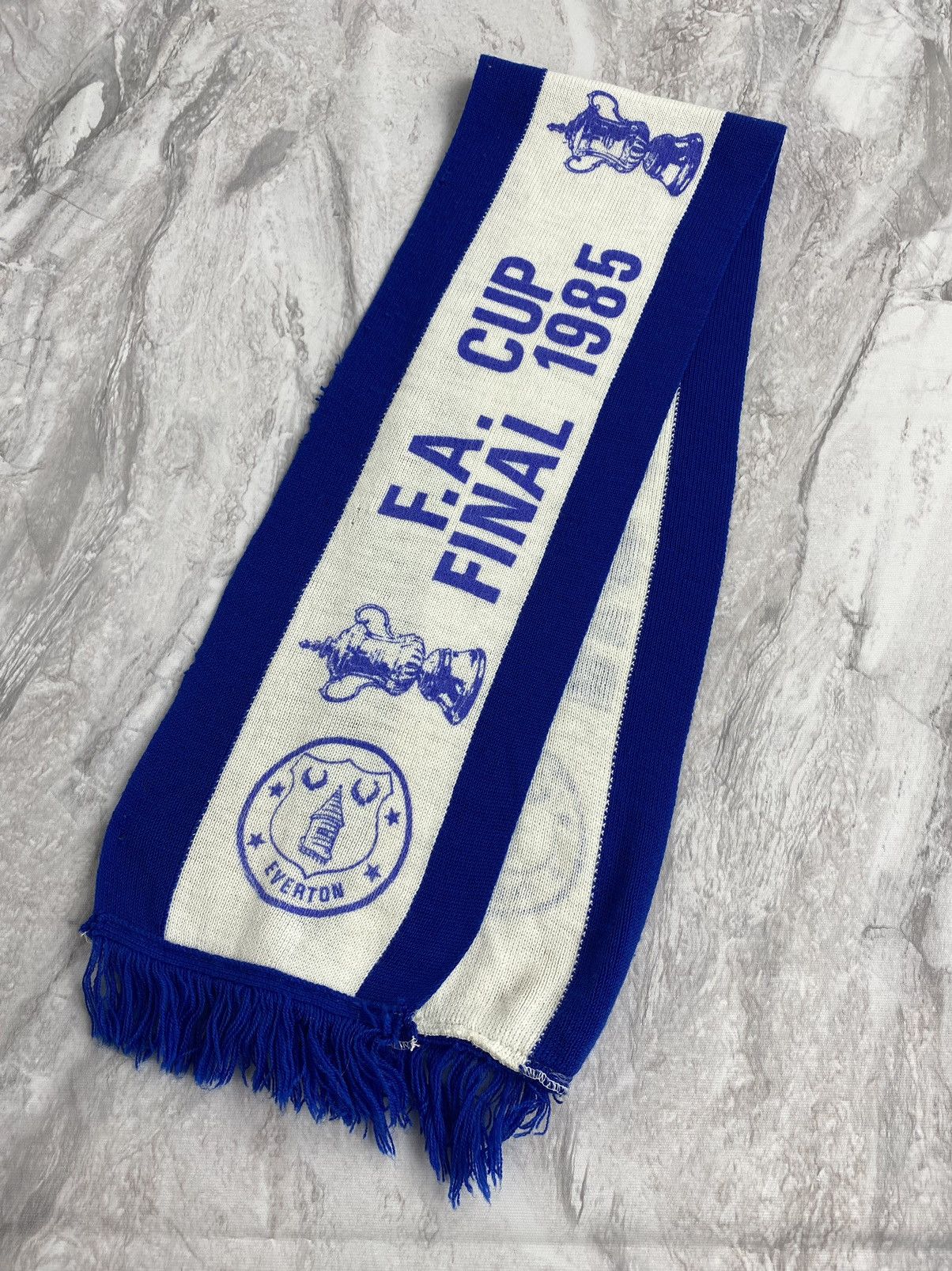 Vintage Vintage Everton Football Club Final Cup 1985 Soccer Scarf Size ONE SIZE - 1 Thumbnail