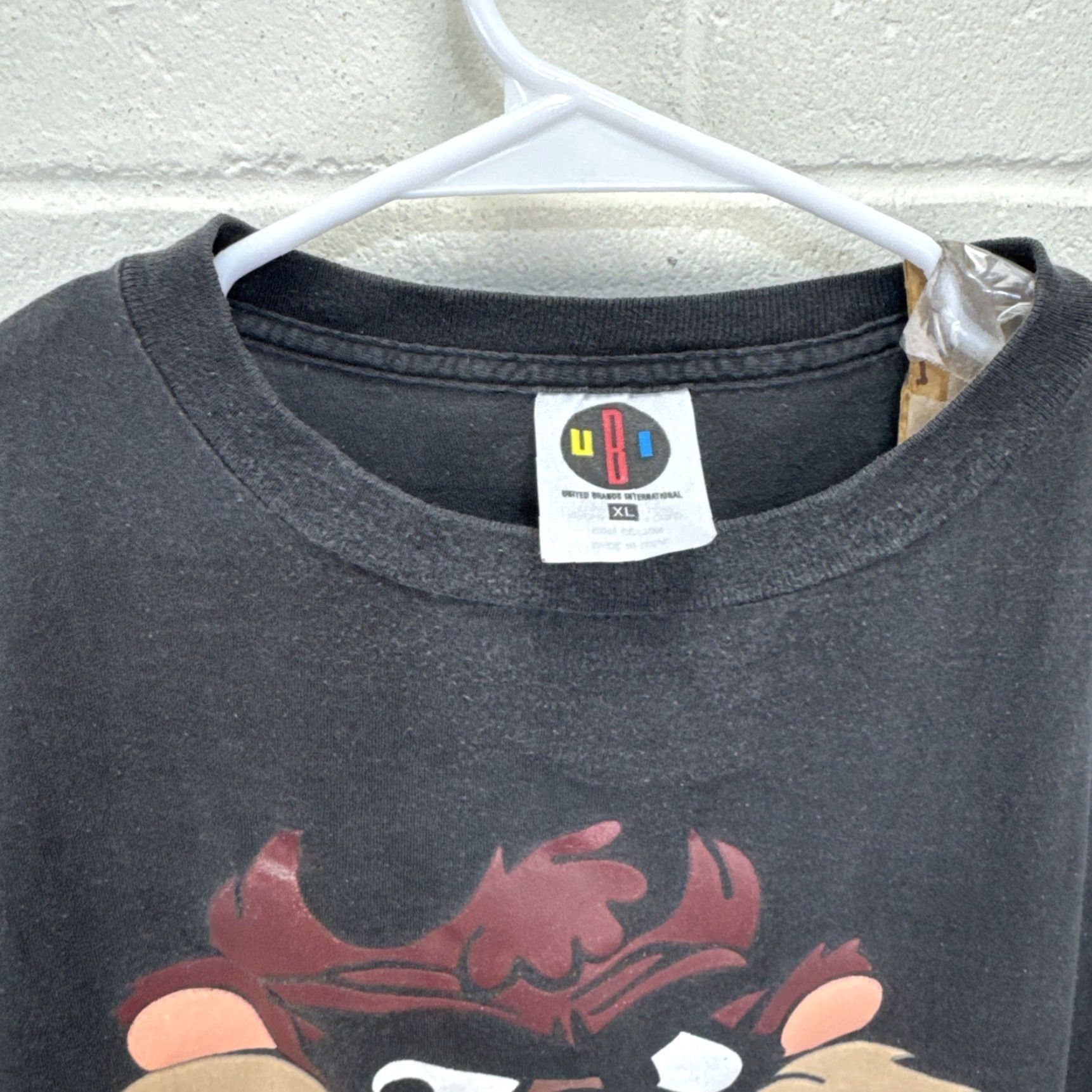 Vintage VINTAGE Disney Tasmanian Devil XL Big Face Graphic T Shirt UBI Faded Black Men Shirt 1990s 90s Cartoon Toys Logo Taz Disney Looney Tunes Mens Size US XL / EU 56 / 4 - 5 Thumbnail