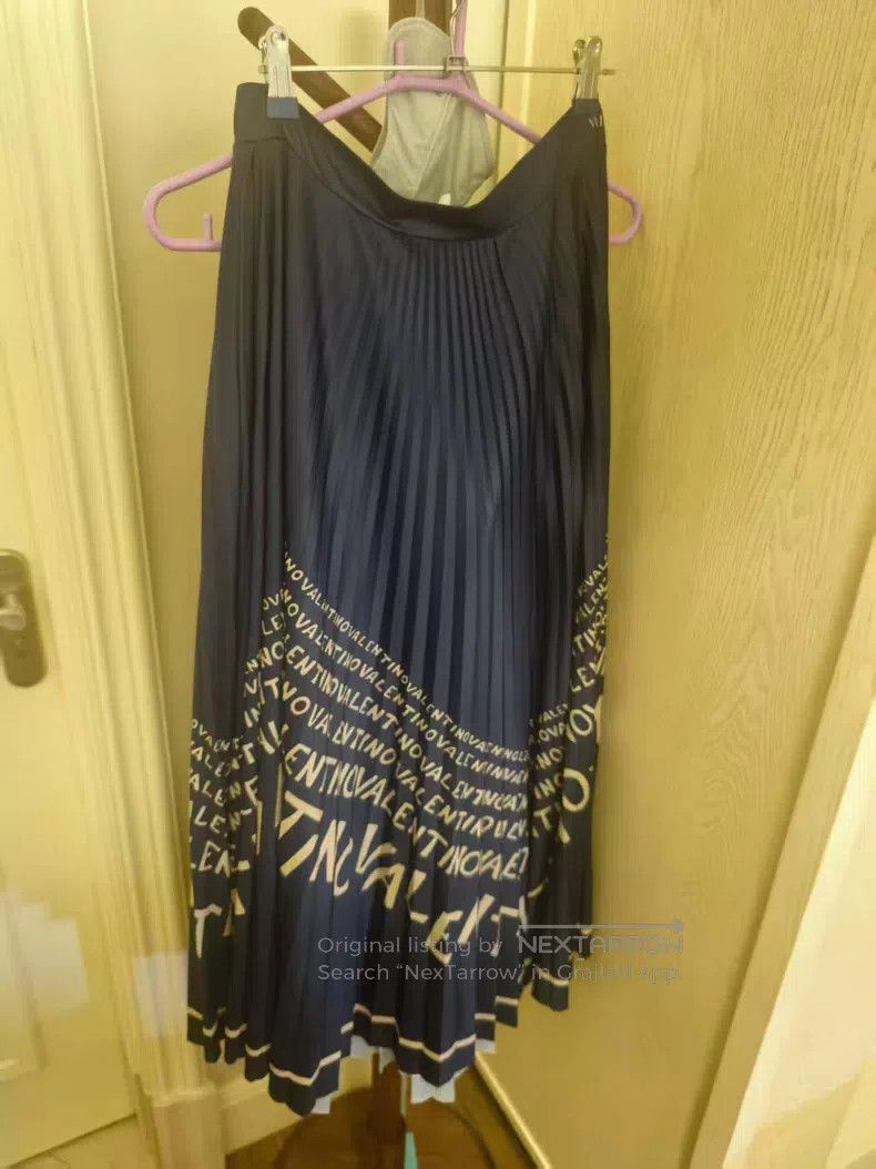 Valentino Valentino Letter skirt Size XL / US 12-14 / IT 48-50 - 1 Thumbnail