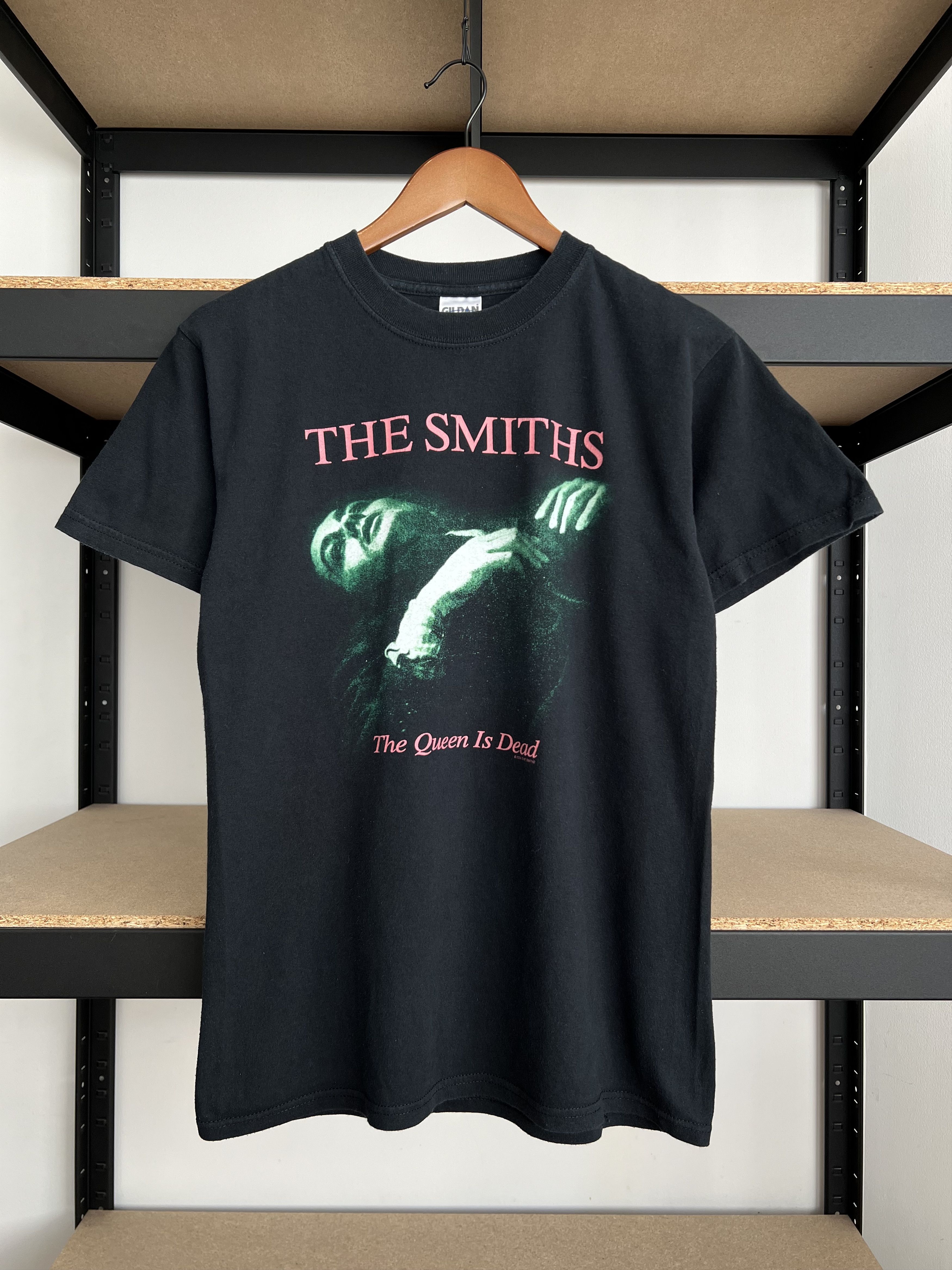 Band Tees Vintage 2004 The Smiths The Queen is Dead Black T-shirt Size US S / EU 44-46 / 1 - 1 Thumbnail