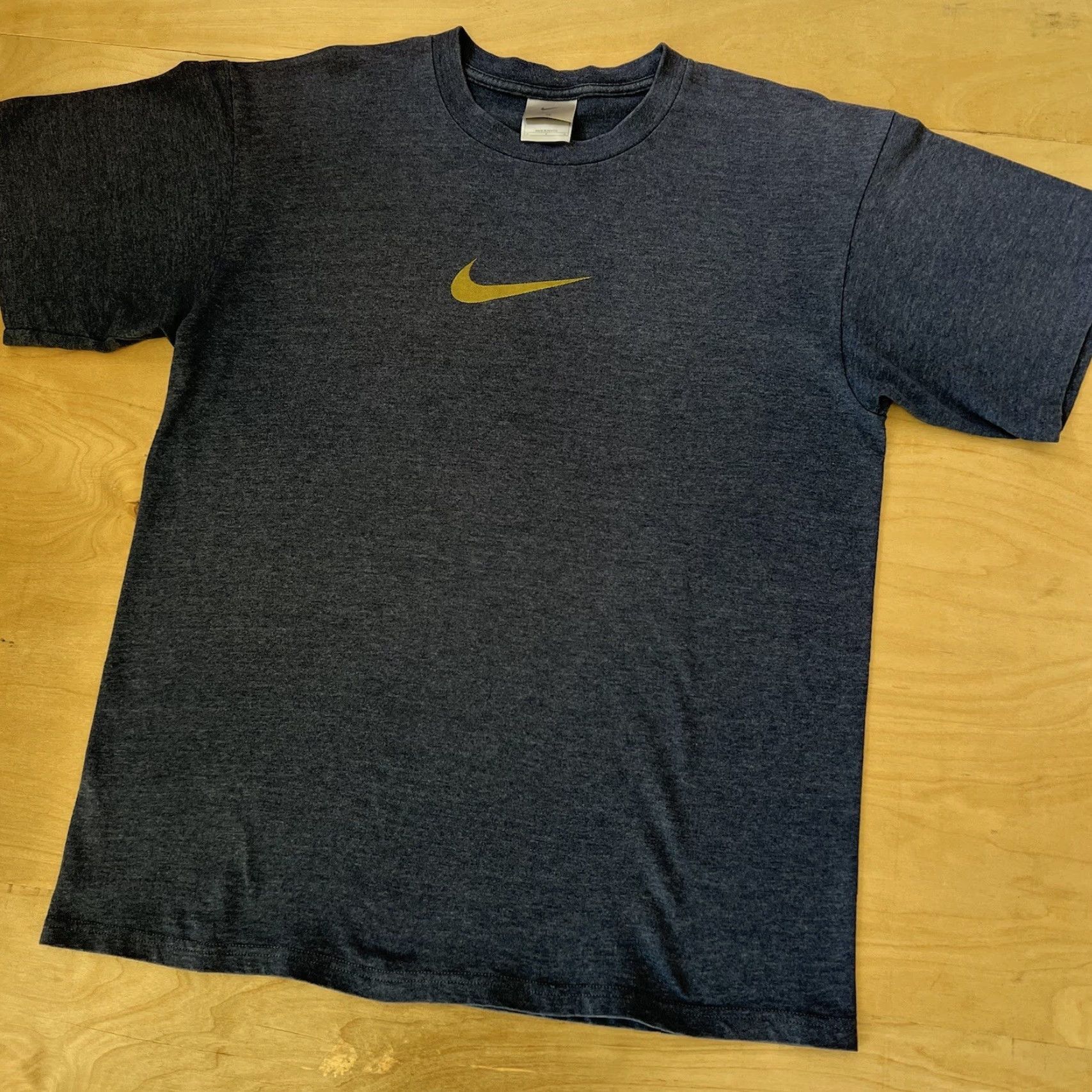 Nike VINTAGE Nike Center Swoosh Shirt Medium Blue 90s USA Captain America Logo Nike Center Swoosh Shirt Medium Blue Size US M / EU 48-50 / 2 - 7 Thumbnail