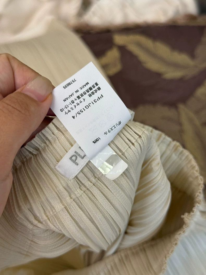 Issey Miyake Issey Miyake size:4 Milky white pleated skirt Size 31" - 5 Thumbnail