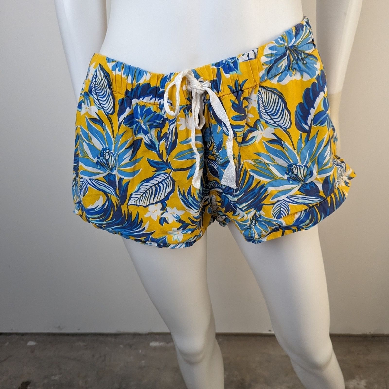 J.Crew J. Crew Floral Shorts - Medium Size 28" / US 6 / IT 42 - 1 Thumbnail