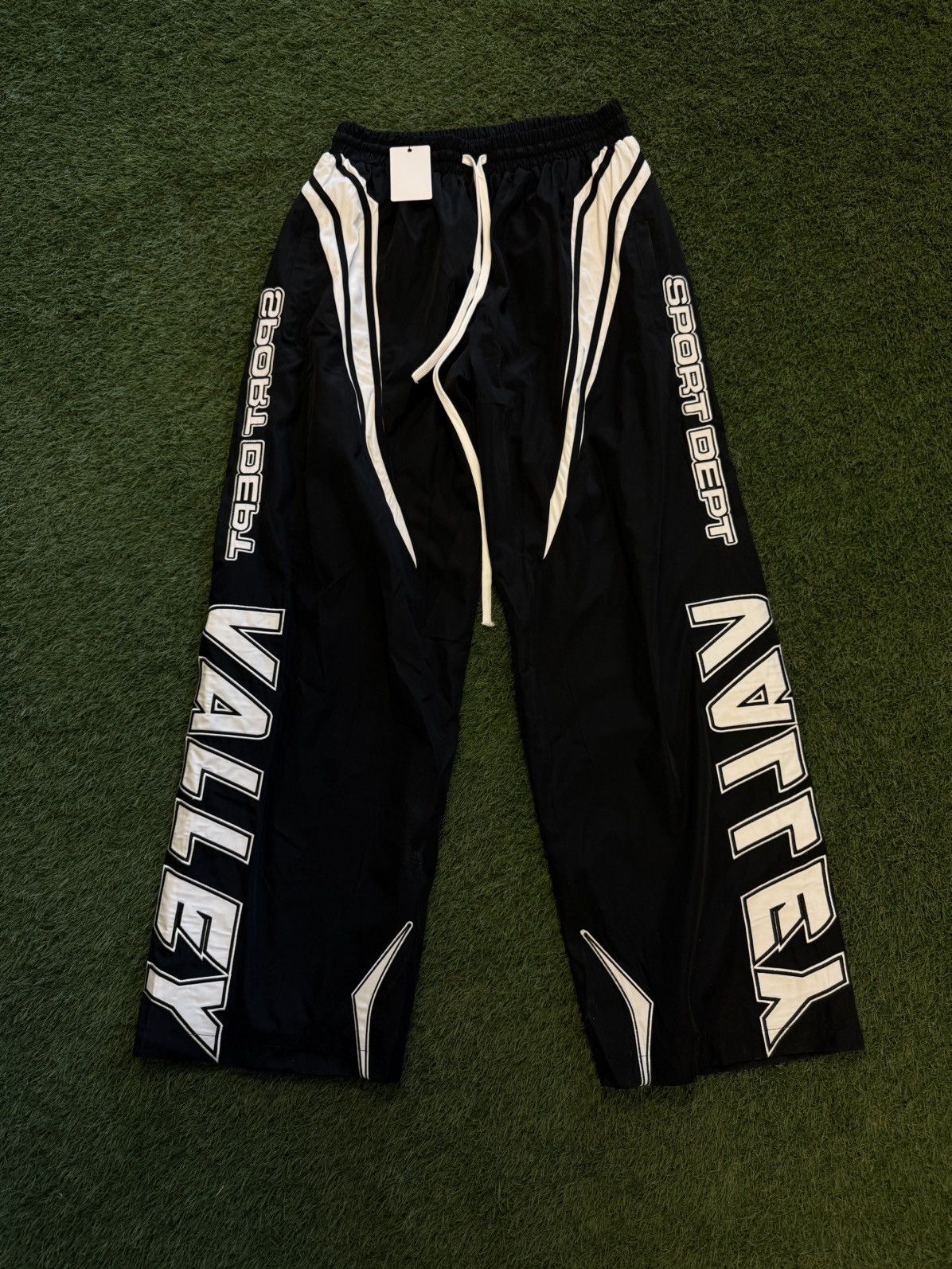 ウェア VALE SPORTS DIVISION TUXEDO TRACK PANTS Vale Valley Track Suit Black Pants Size (S) Brand New | Grailed